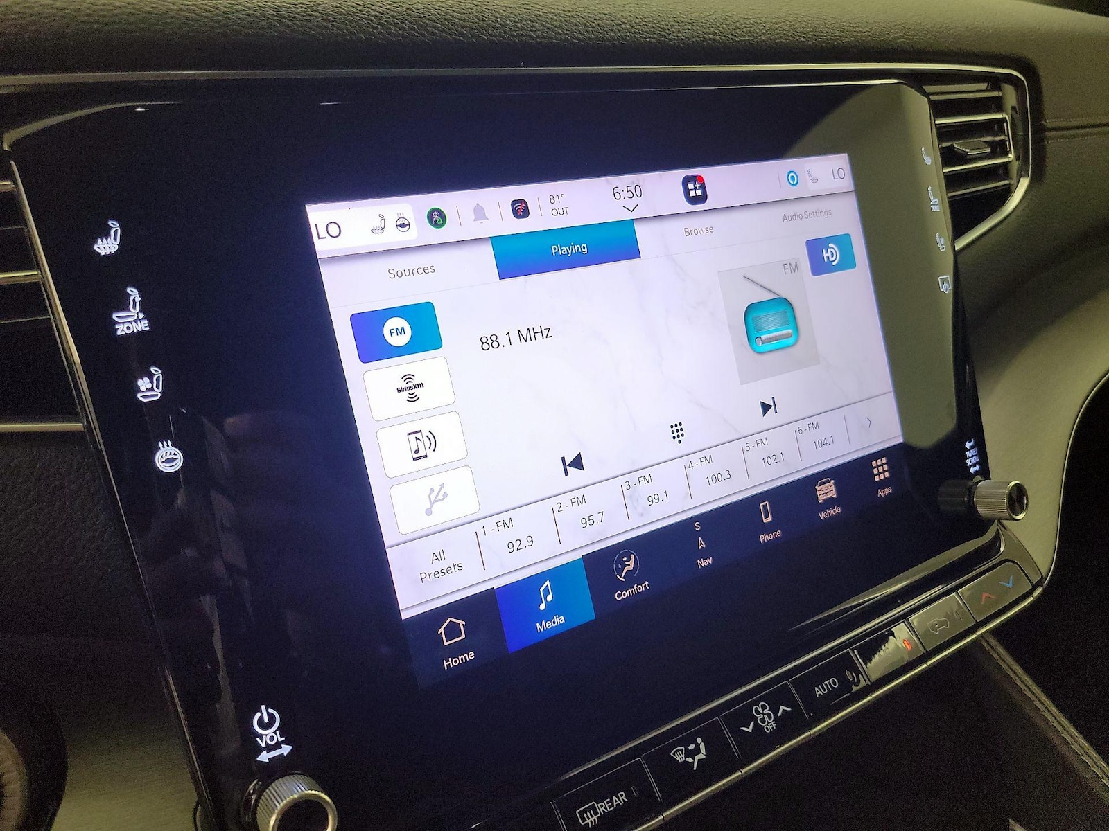2025 Jeep Wagoneer L Series II - Photo 17