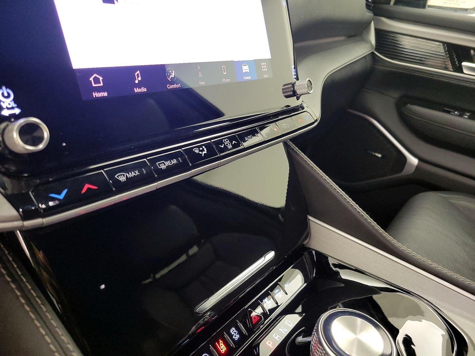2025 Jeep Wagoneer L Series II - Photo 18