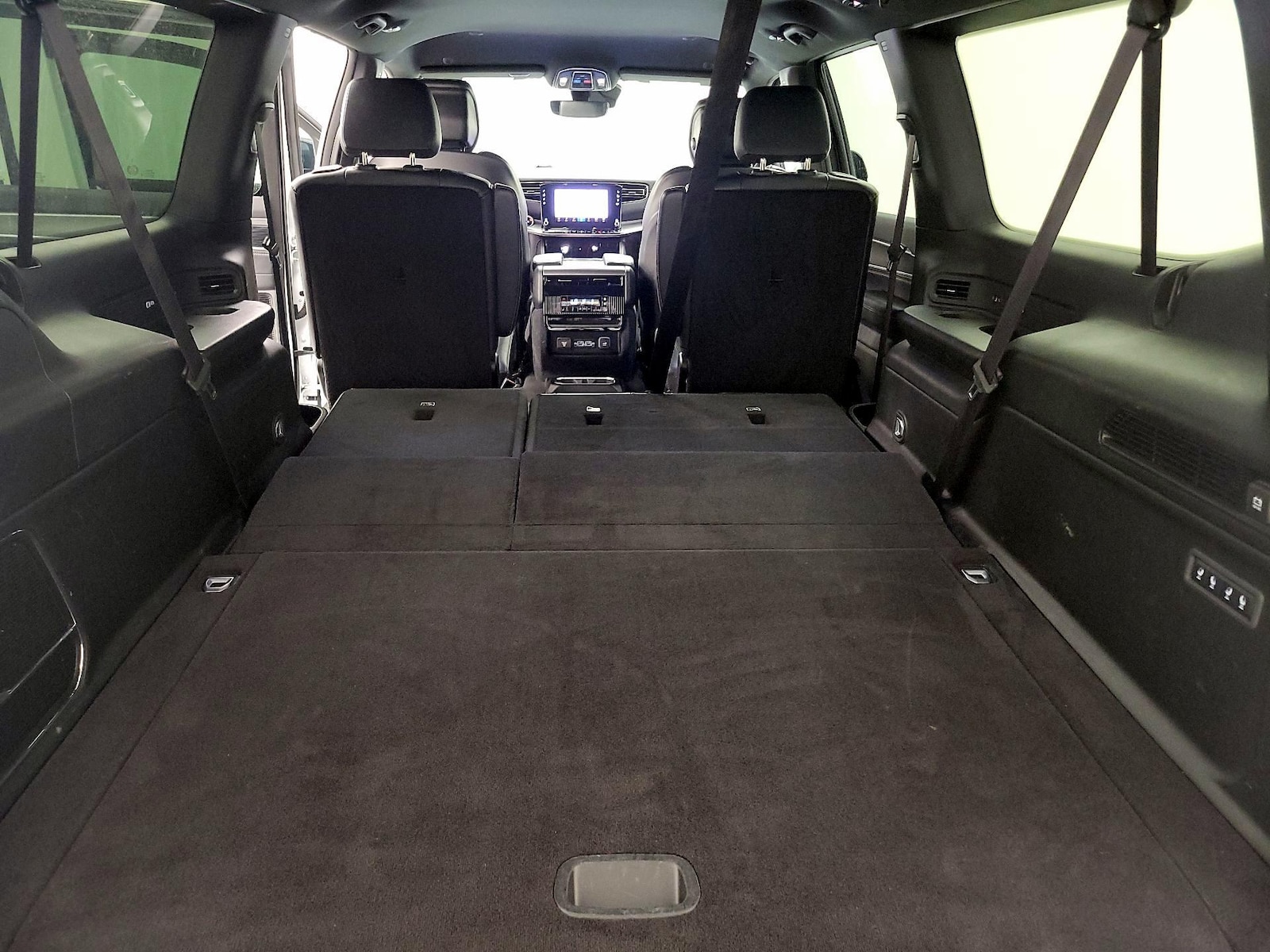 2025 Jeep Wagoneer L Series II - Photo 24