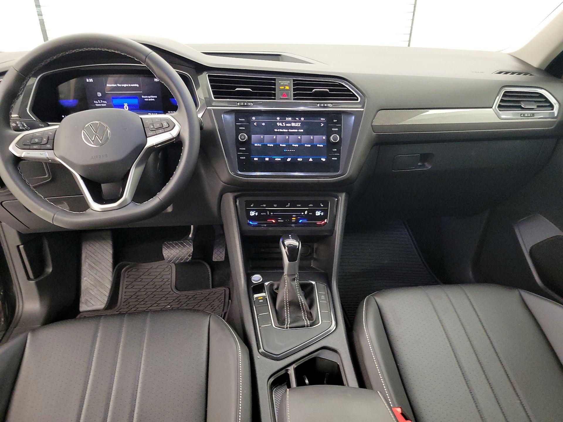 Thumbnail: 2023 Volkswagen Tiguan - 9