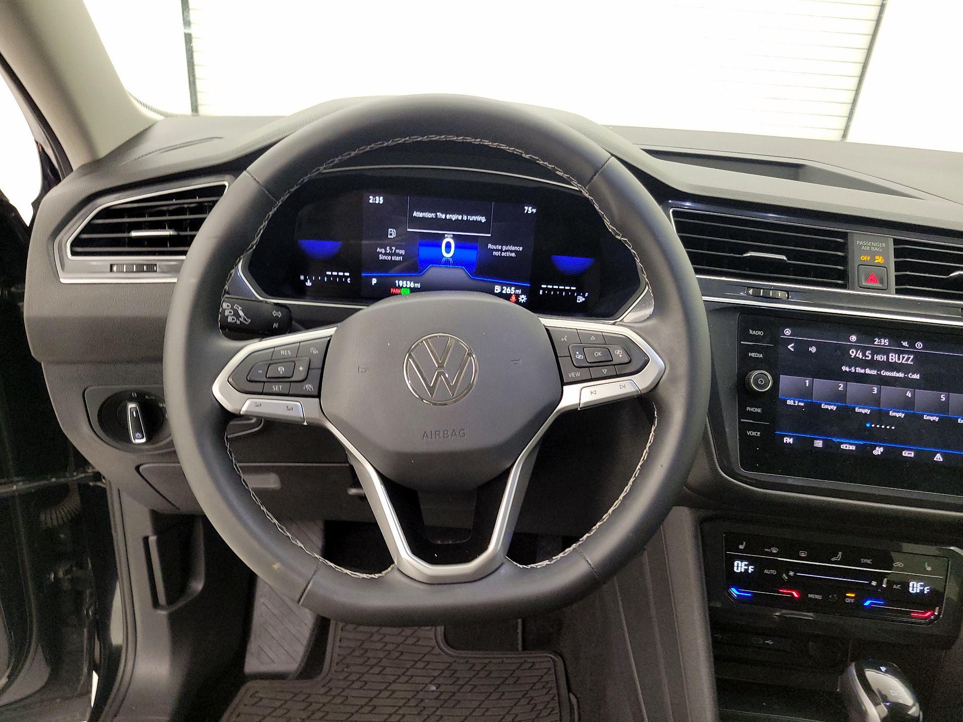 Thumbnail: 2023 Volkswagen Tiguan - 10