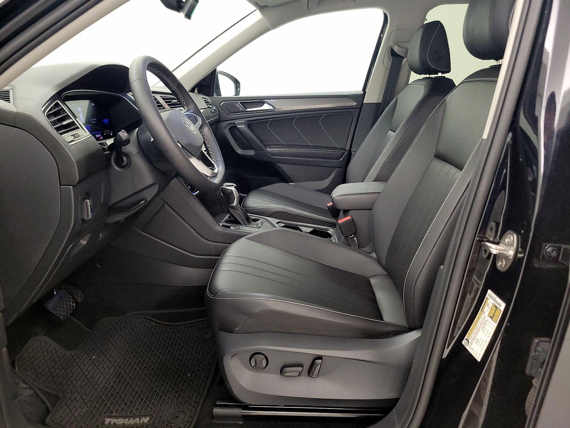 Thumbnail: 2023 Volkswagen Tiguan - 11