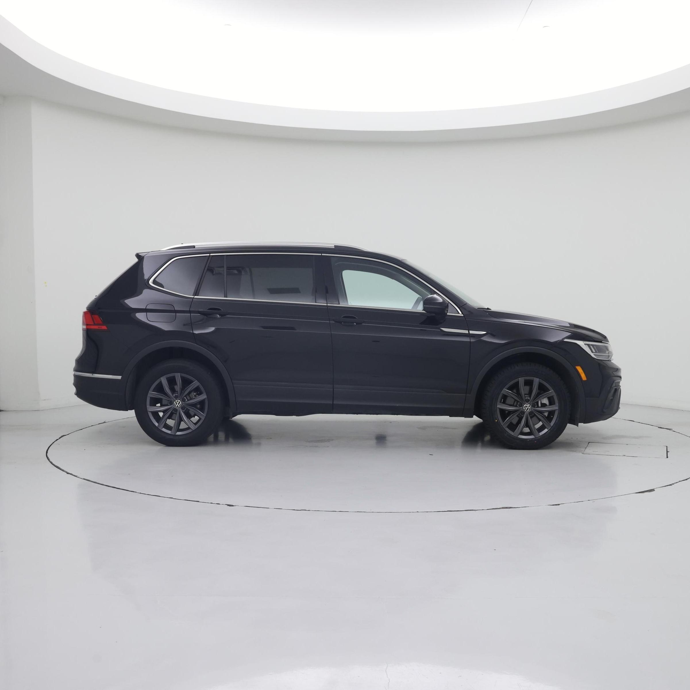 Thumbnail: 2023 Volkswagen Tiguan - 7