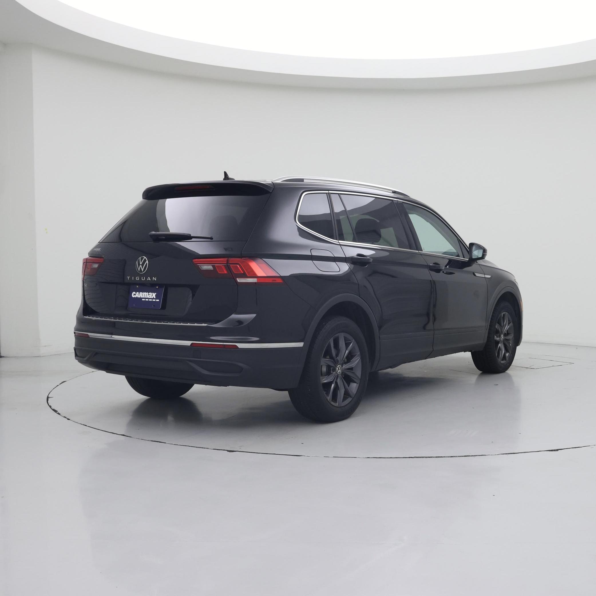 Thumbnail: 2023 Volkswagen Tiguan - 8