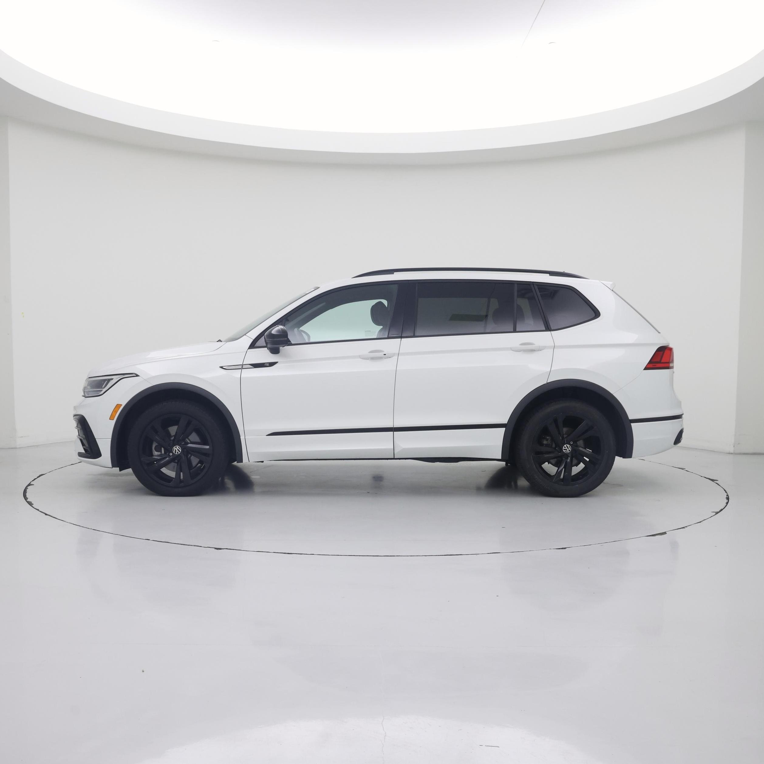 Thumbnail: 2024 Volkswagen Tiguan - 3