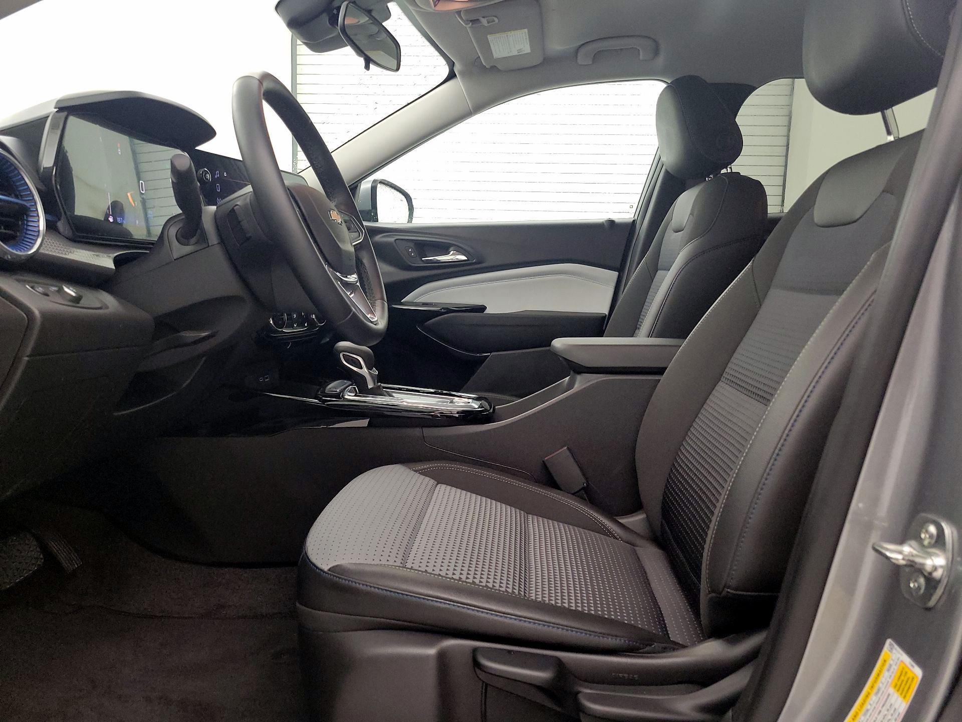Thumbnail: 2025 Chevrolet Trax - 11