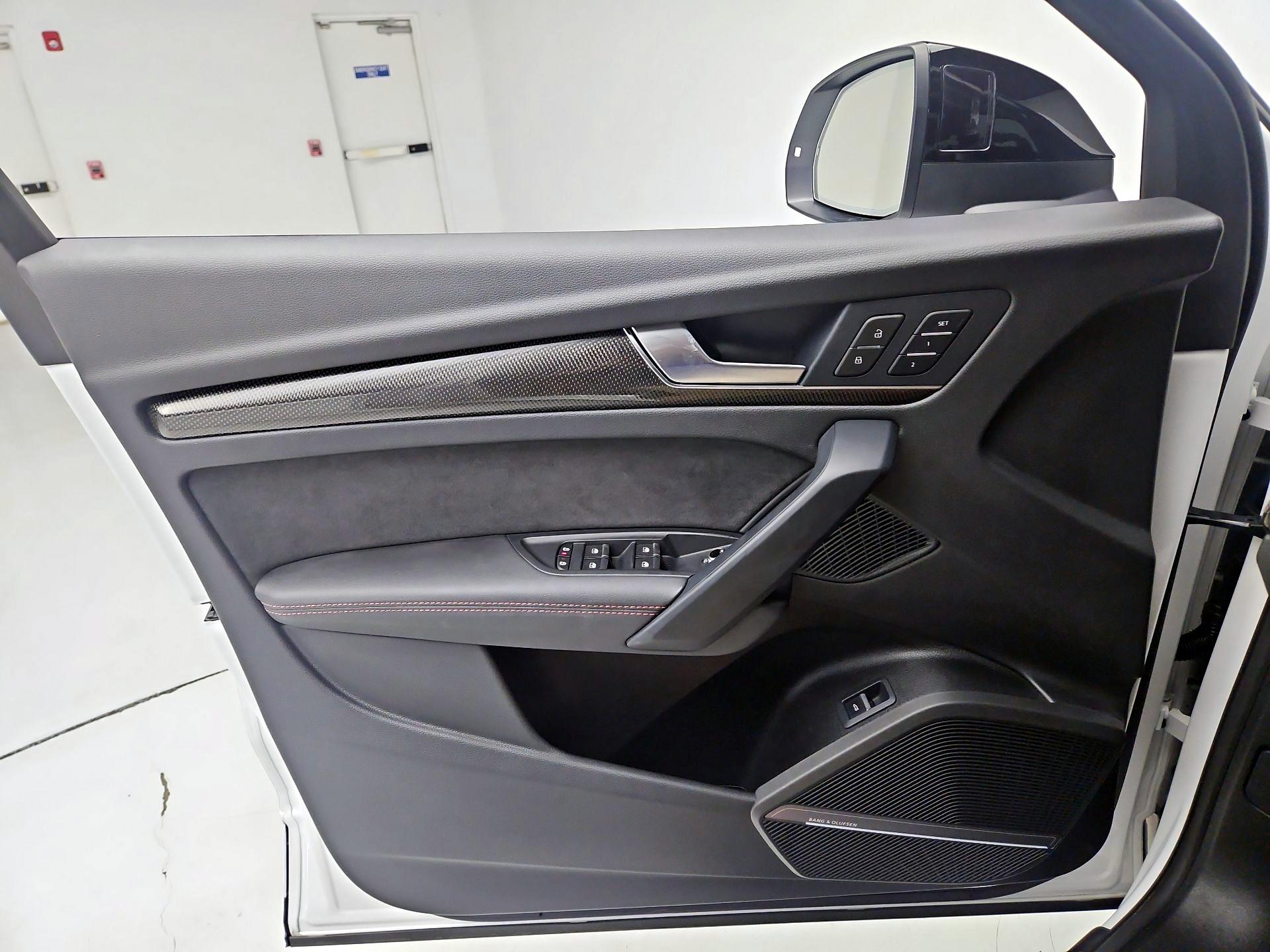 Thumbnail: 2024 Audi SQ5 - 12