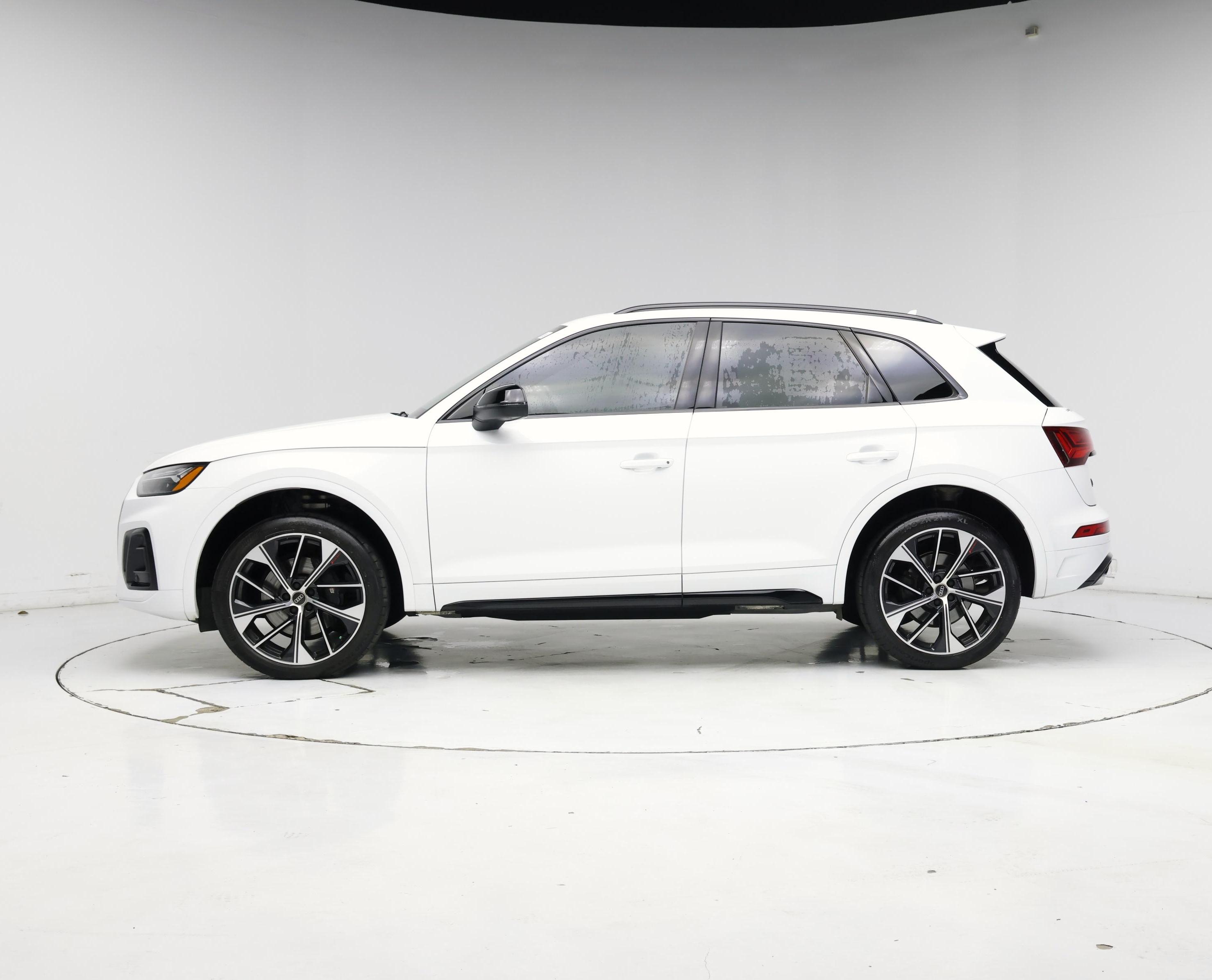 Thumbnail: 2024 Audi SQ5 - 3