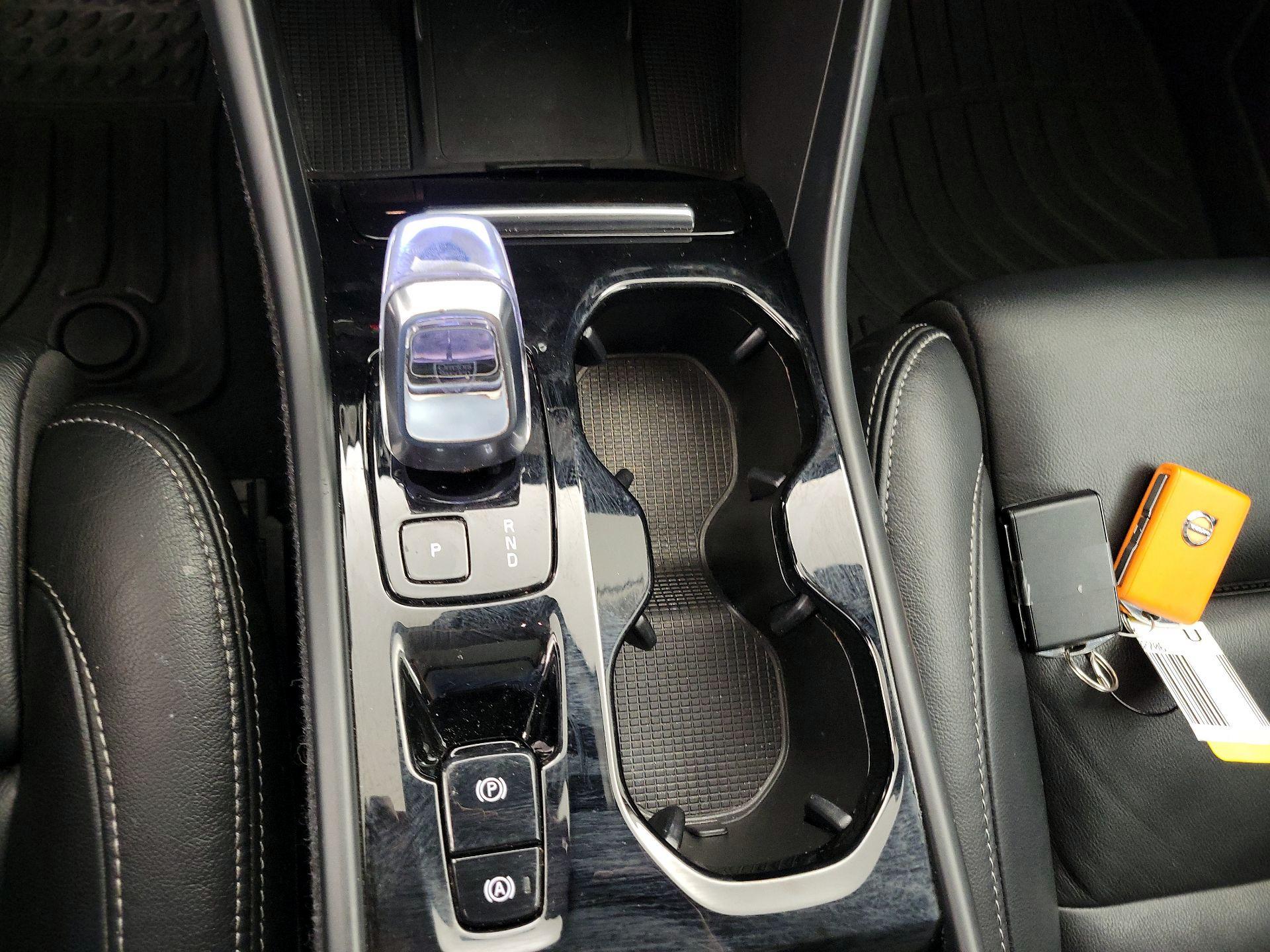 Thumbnail: 2023 Volvo XC40 - 17