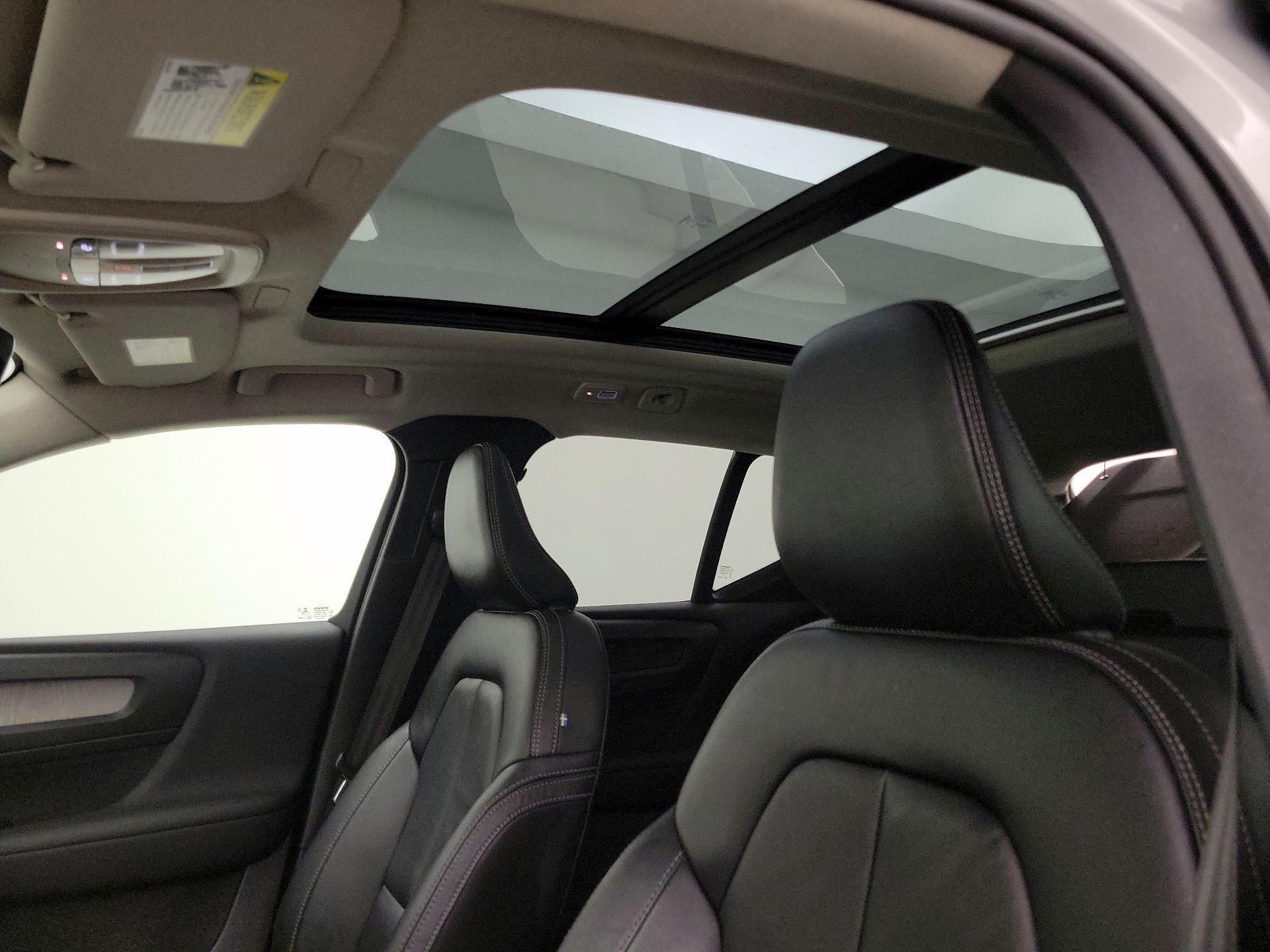 Thumbnail: 2023 Volvo XC40 - 19