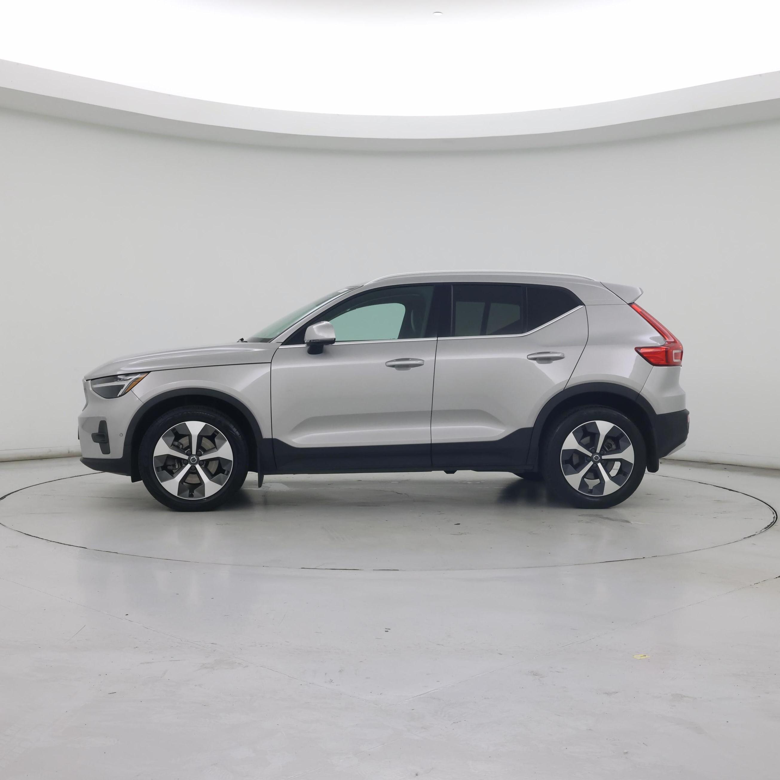Thumbnail: 2023 Volvo XC40 - 3
