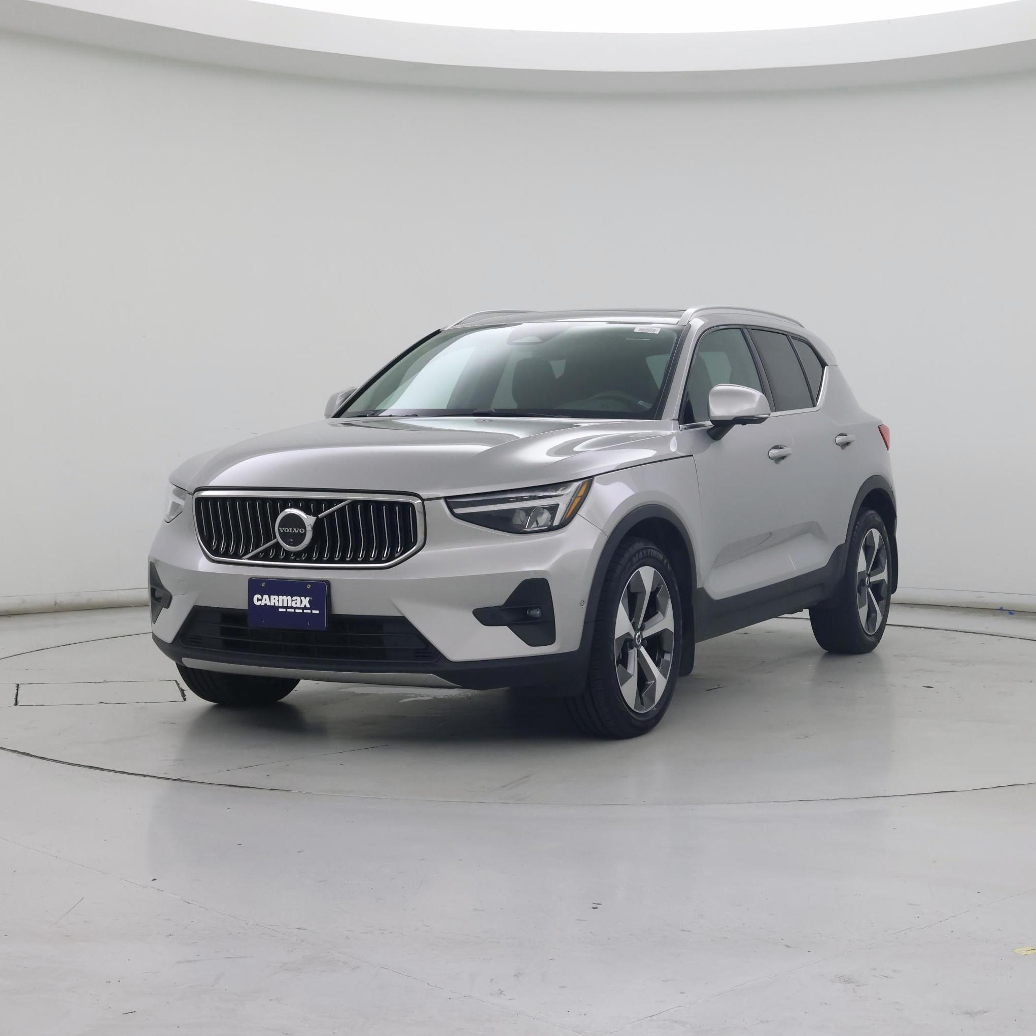 Thumbnail: 2023 Volvo XC40 - 4