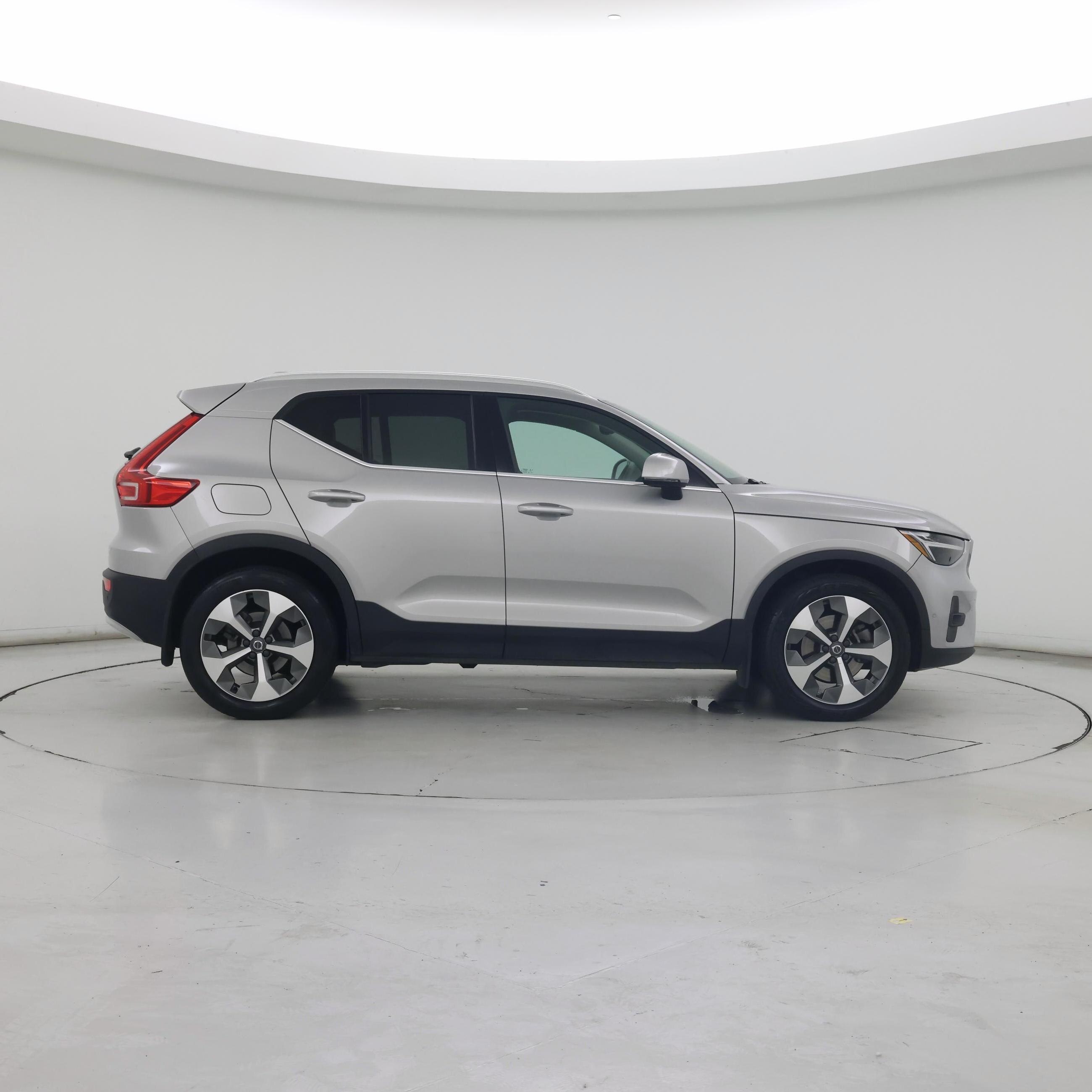 Thumbnail: 2023 Volvo XC40 - 7