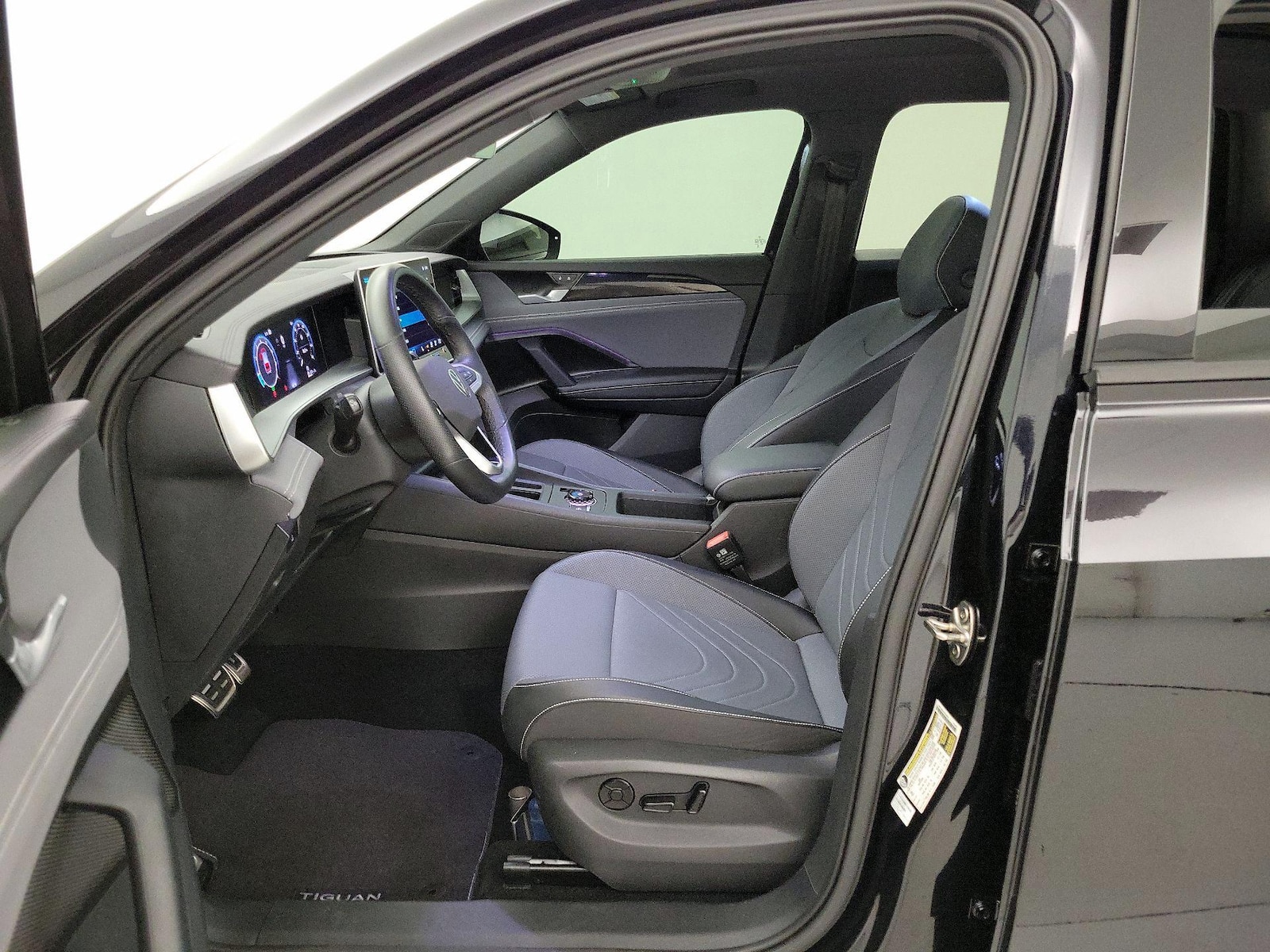 2025 Volkswagen Tiguan SE R-LINE BLACK - Photo 12
