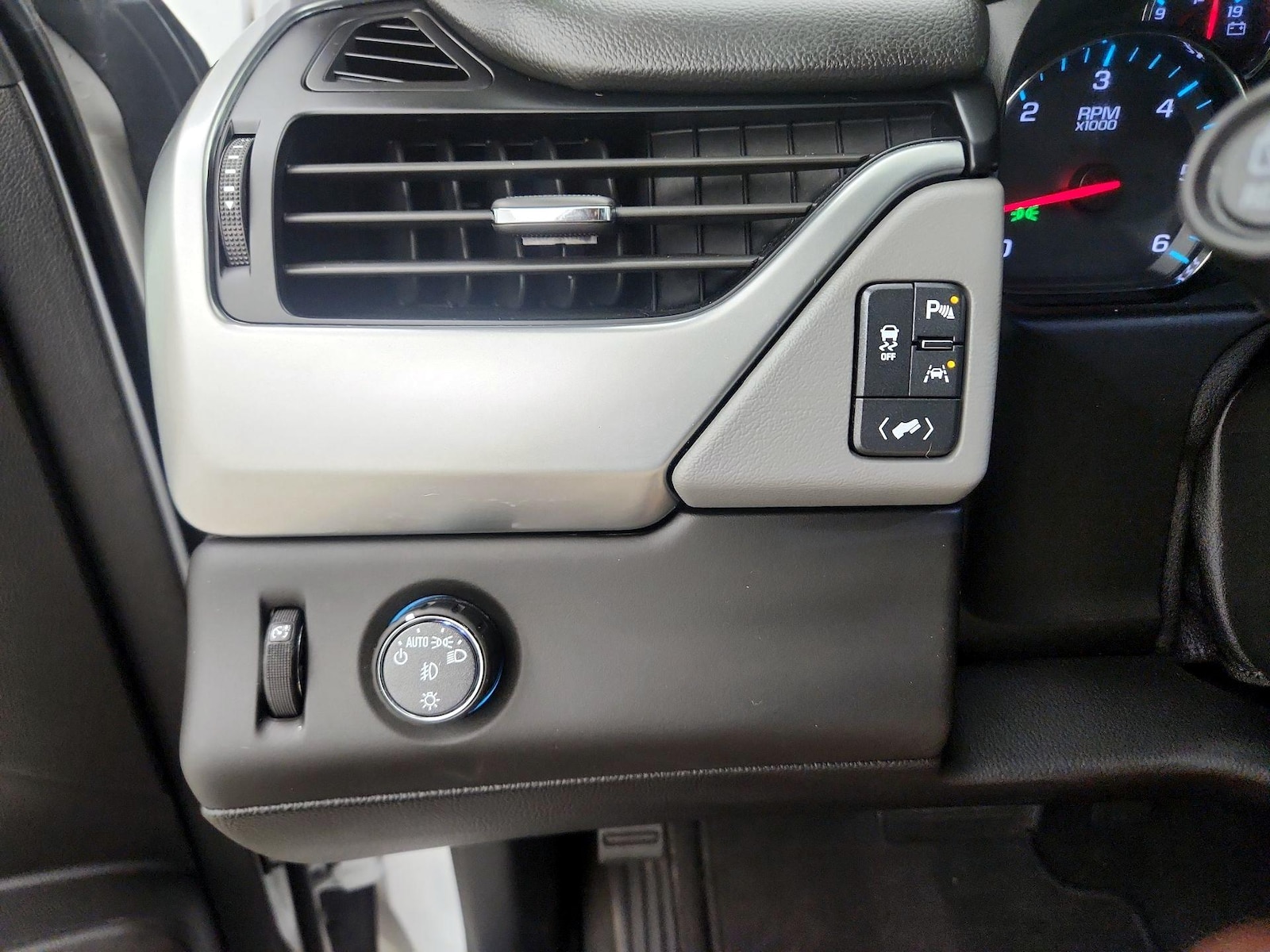 2019 Chevrolet Tahoe LT - Photo 14