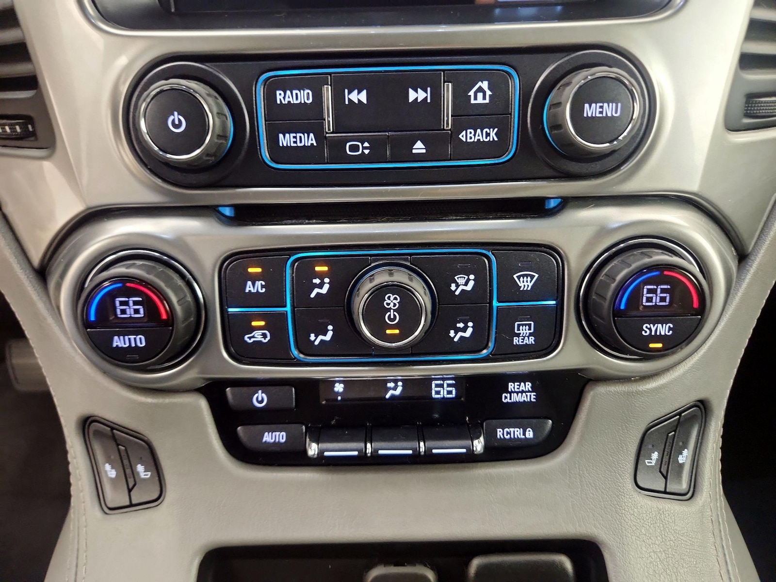 2019 Chevrolet Tahoe LT - Photo 18