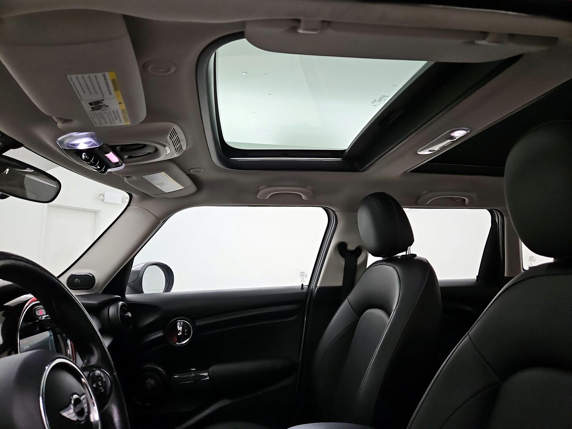 Thumbnail: 2017 MINI Cooper Hardtop - 18