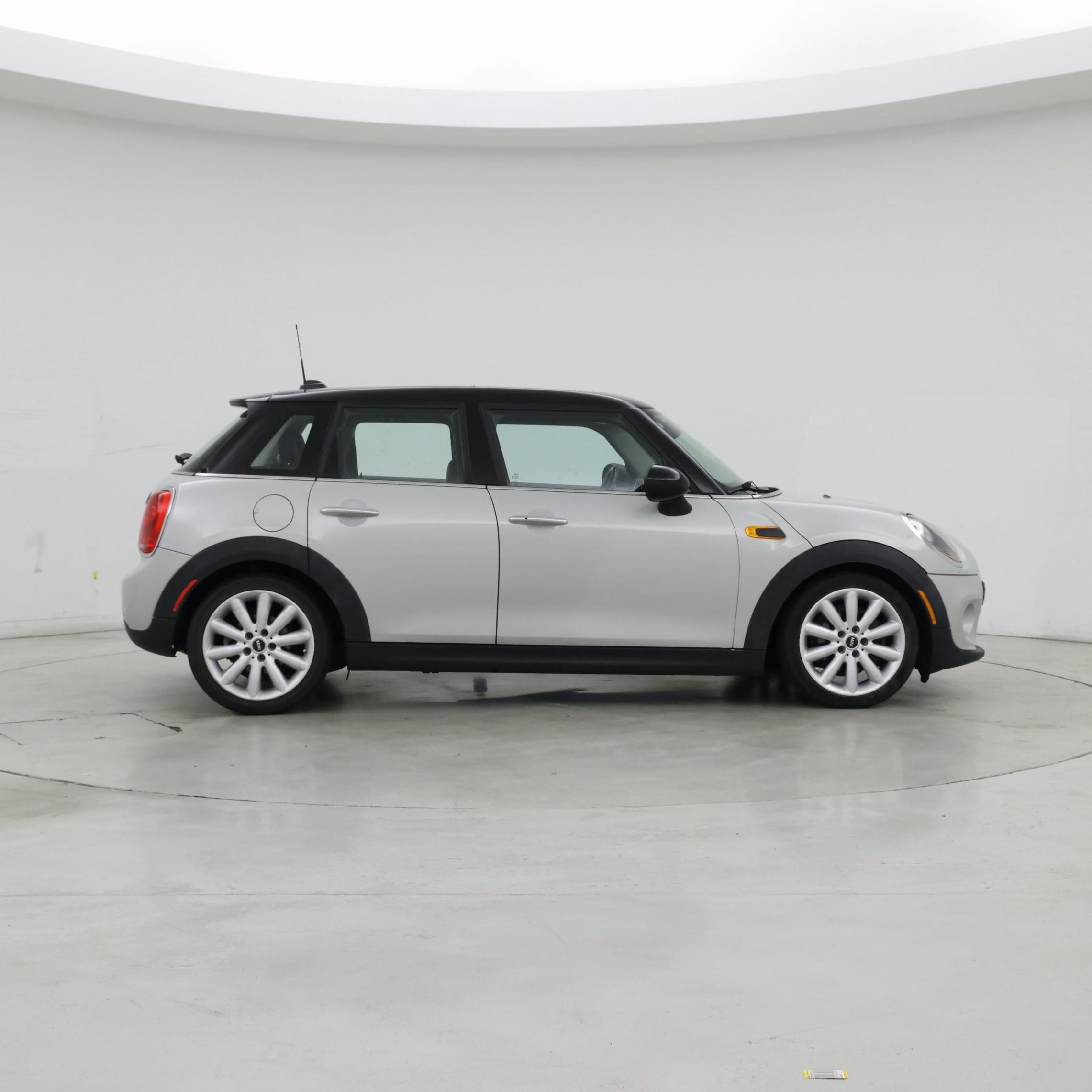 Thumbnail: 2017 MINI Cooper Hardtop - 7