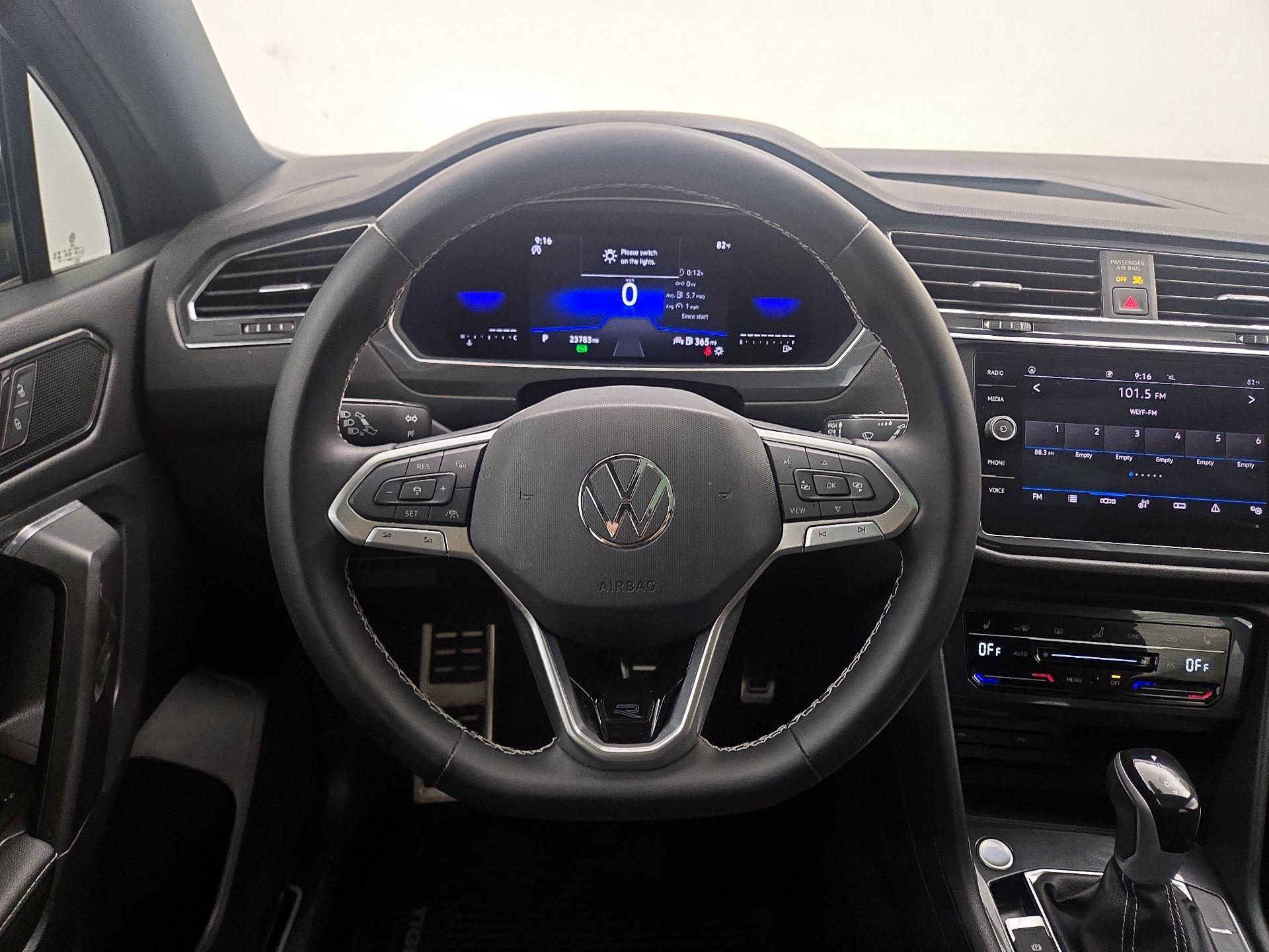 Thumbnail: 2023 Volkswagen Tiguan - 10