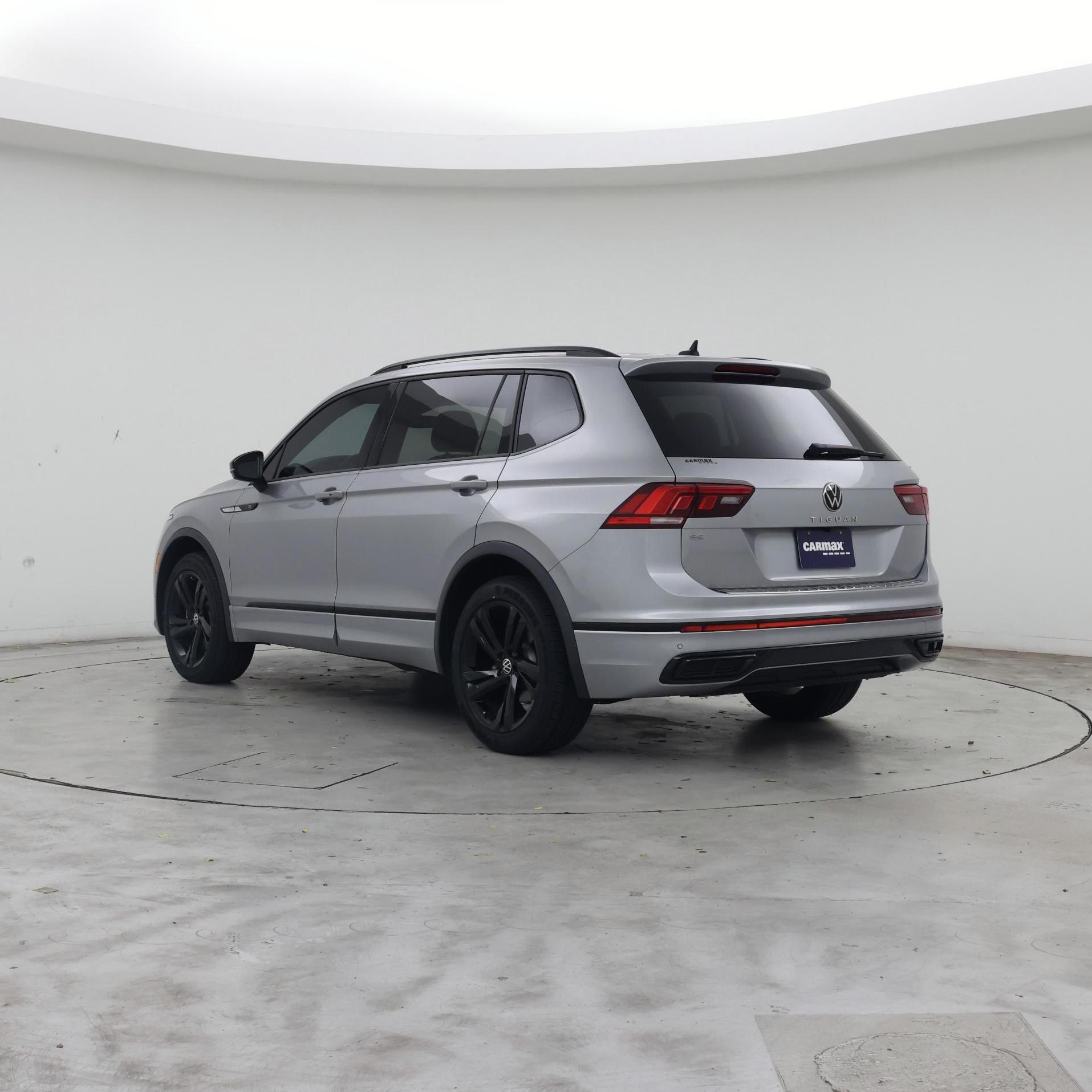 Thumbnail: 2023 Volkswagen Tiguan - 2