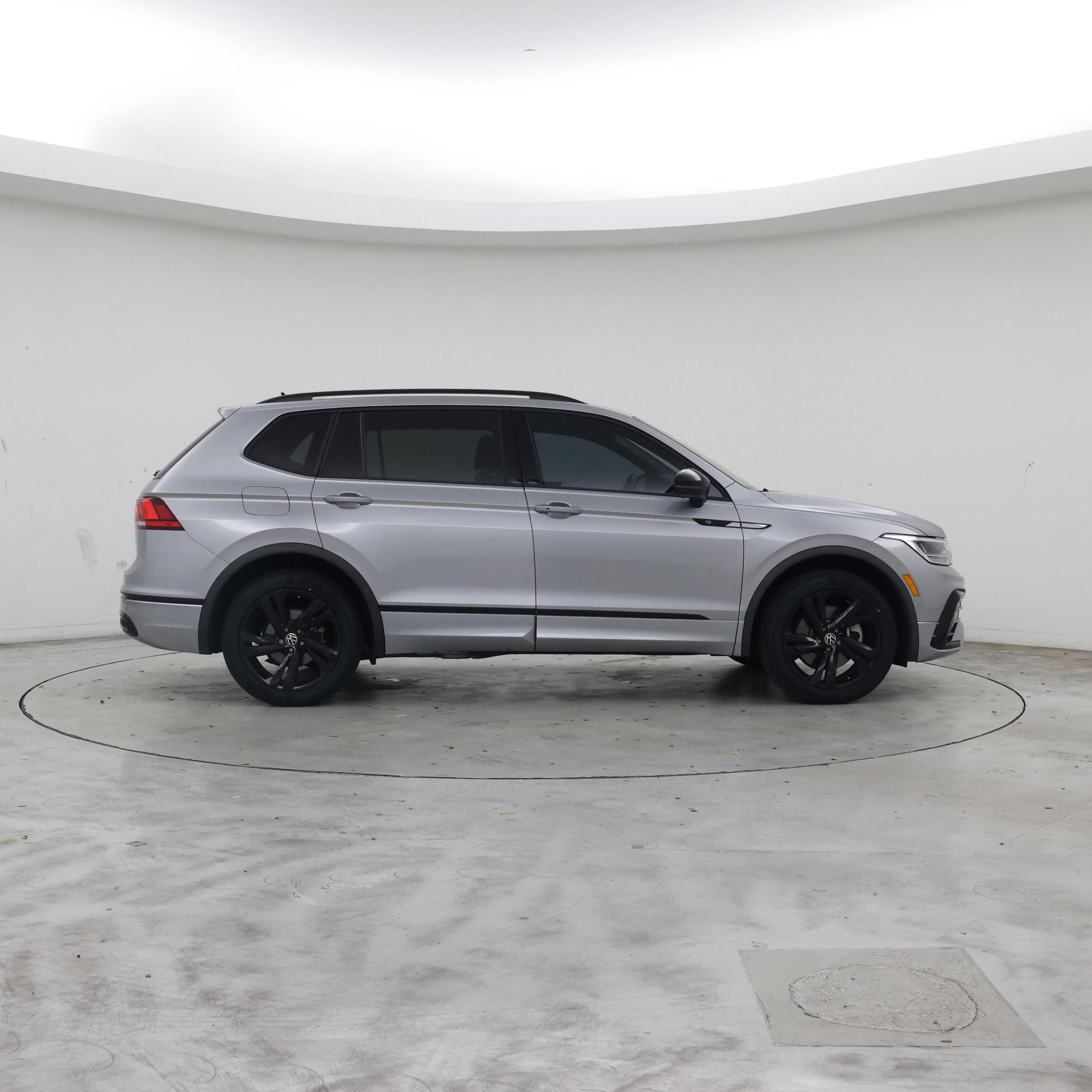 Thumbnail: 2023 Volkswagen Tiguan - 7