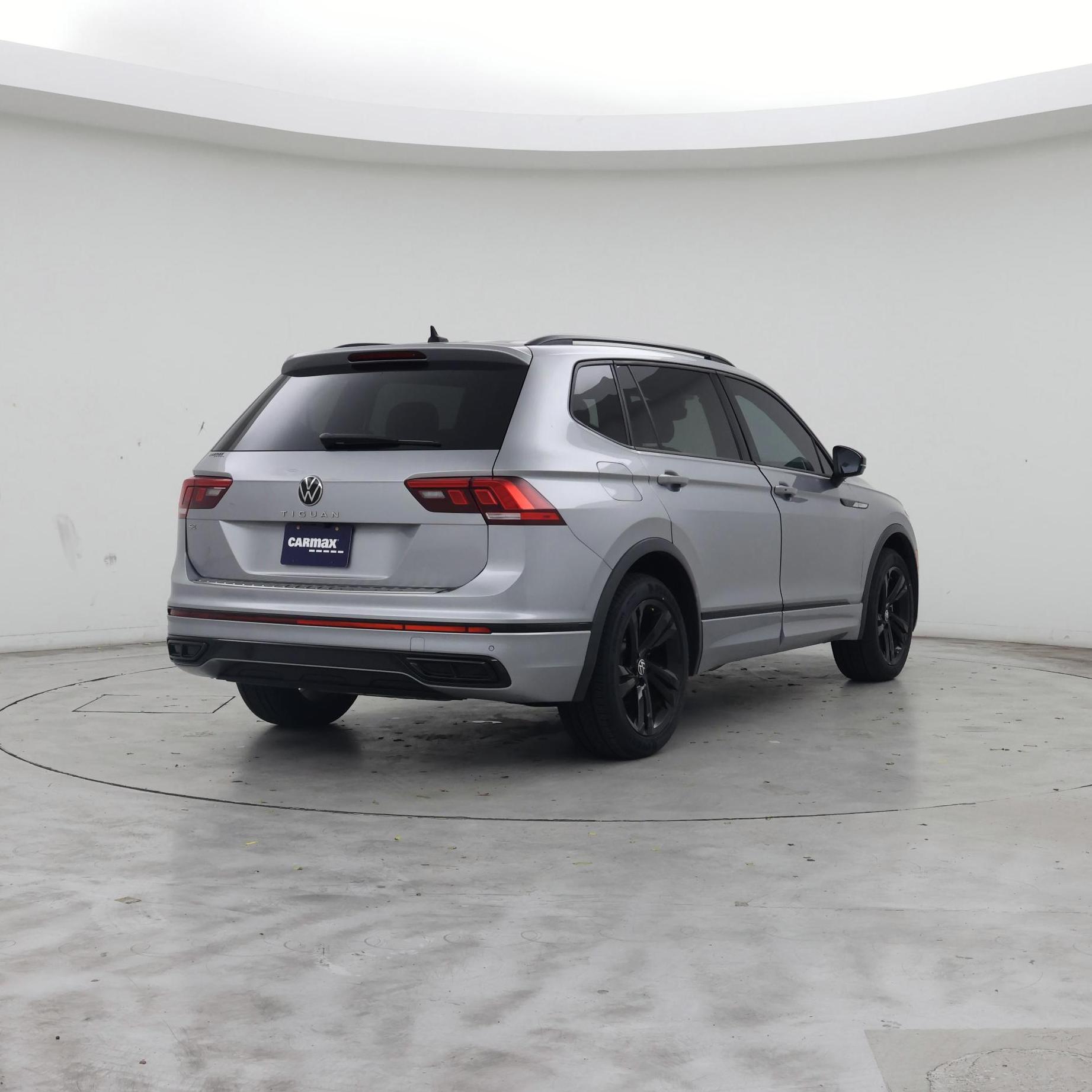 Thumbnail: 2023 Volkswagen Tiguan - 8