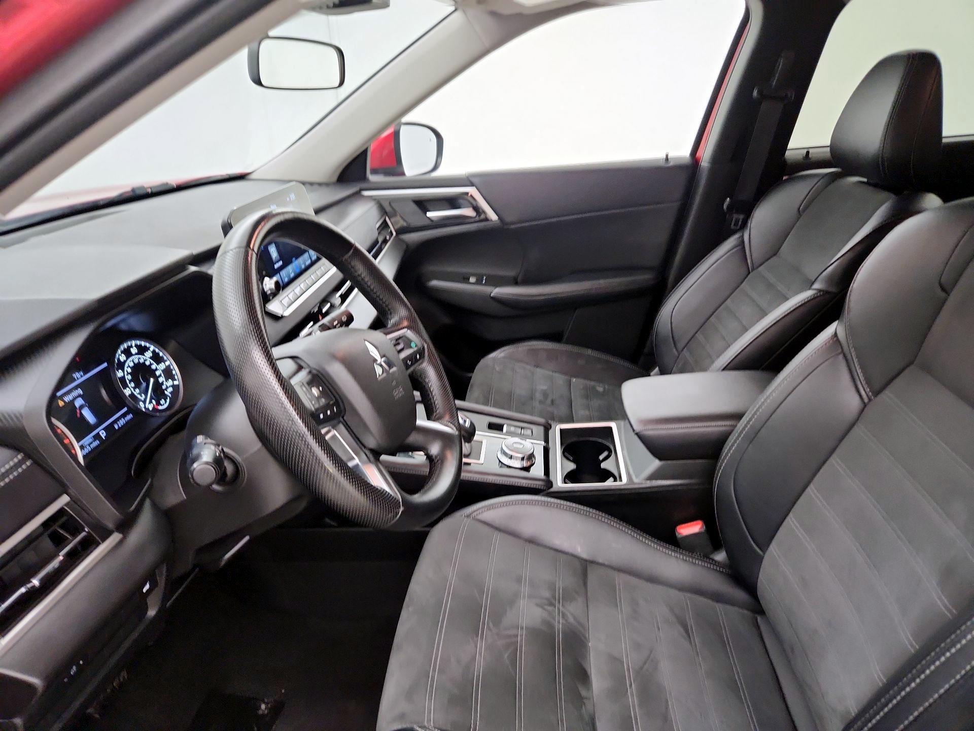 Thumbnail: 2024 Mitsubishi Outlander - 19