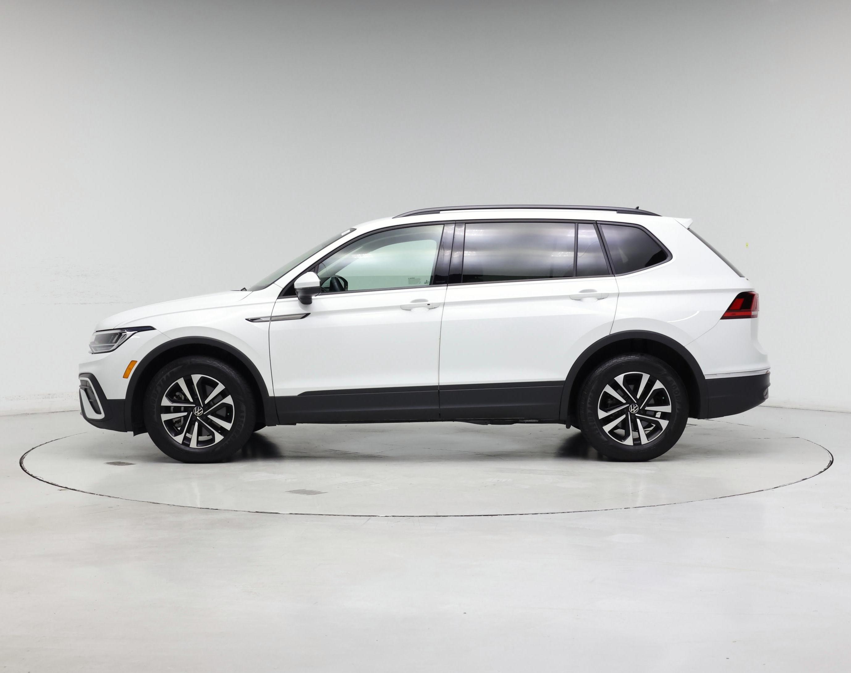 Thumbnail: 2024 Volkswagen Tiguan - 3