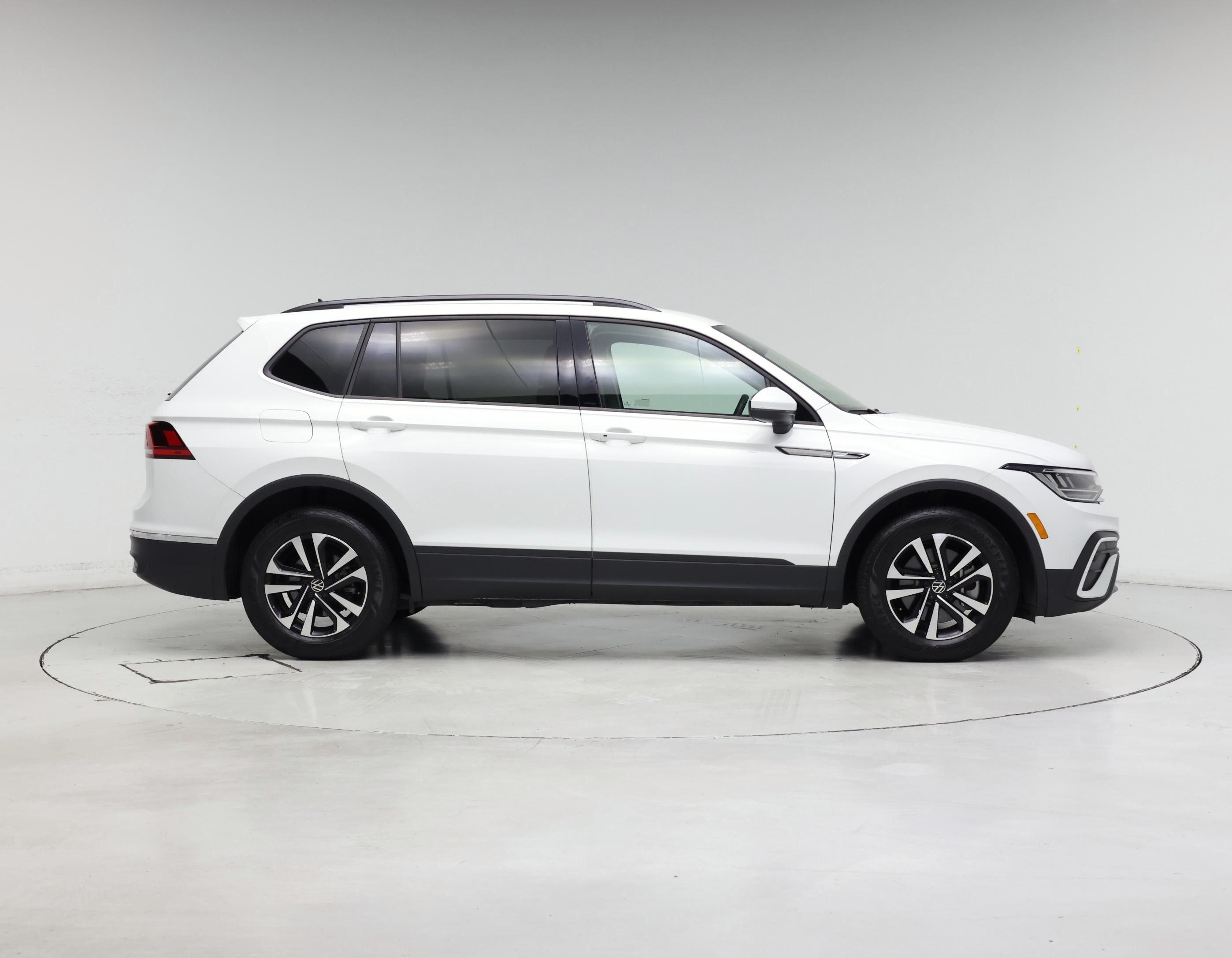 Thumbnail: 2024 Volkswagen Tiguan - 7