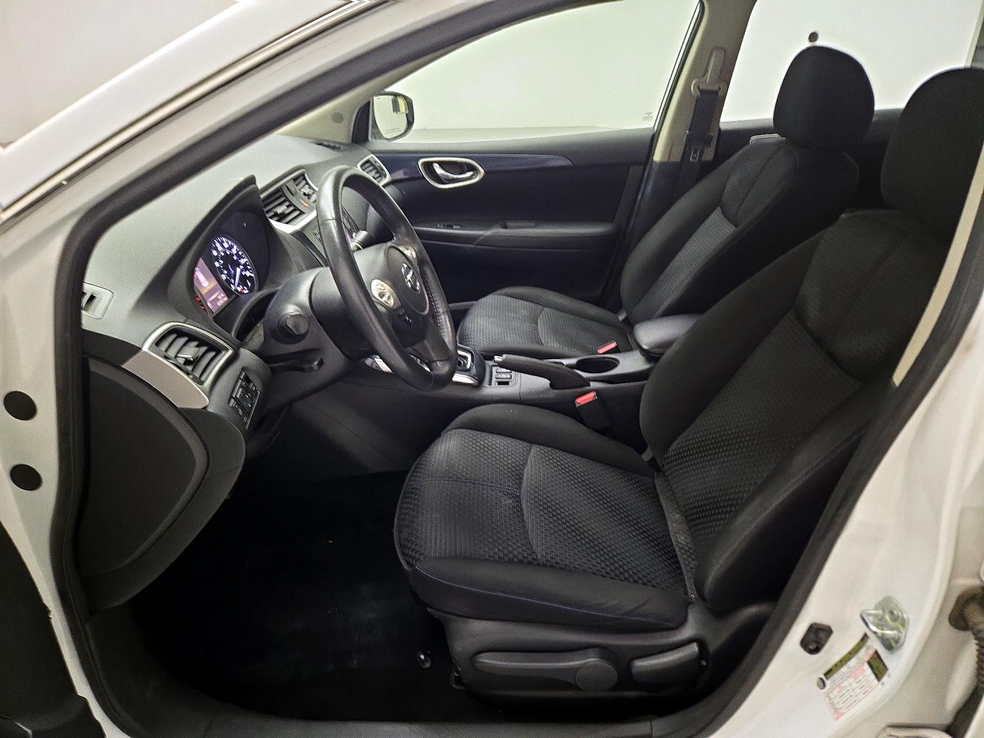 Thumbnail: 2016 Nissan Sentra - 9
