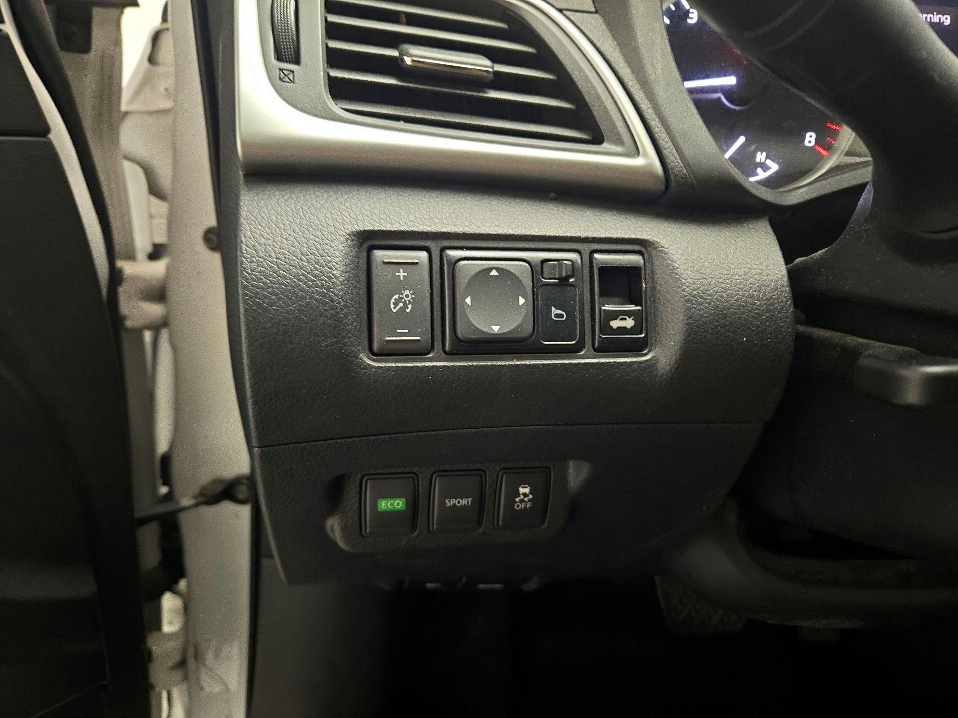 Thumbnail: 2016 Nissan Sentra - 11
