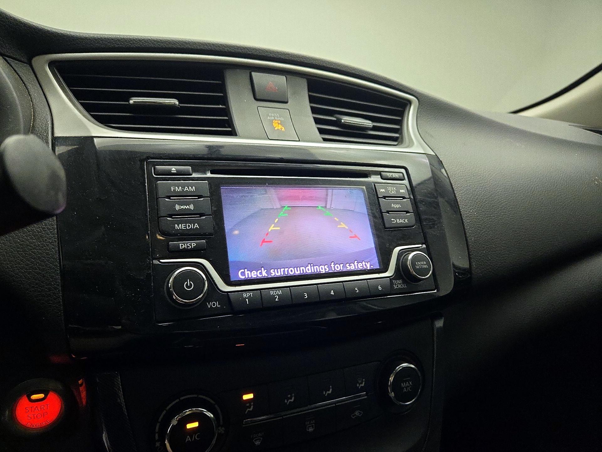 Thumbnail: 2016 Nissan Sentra - 12