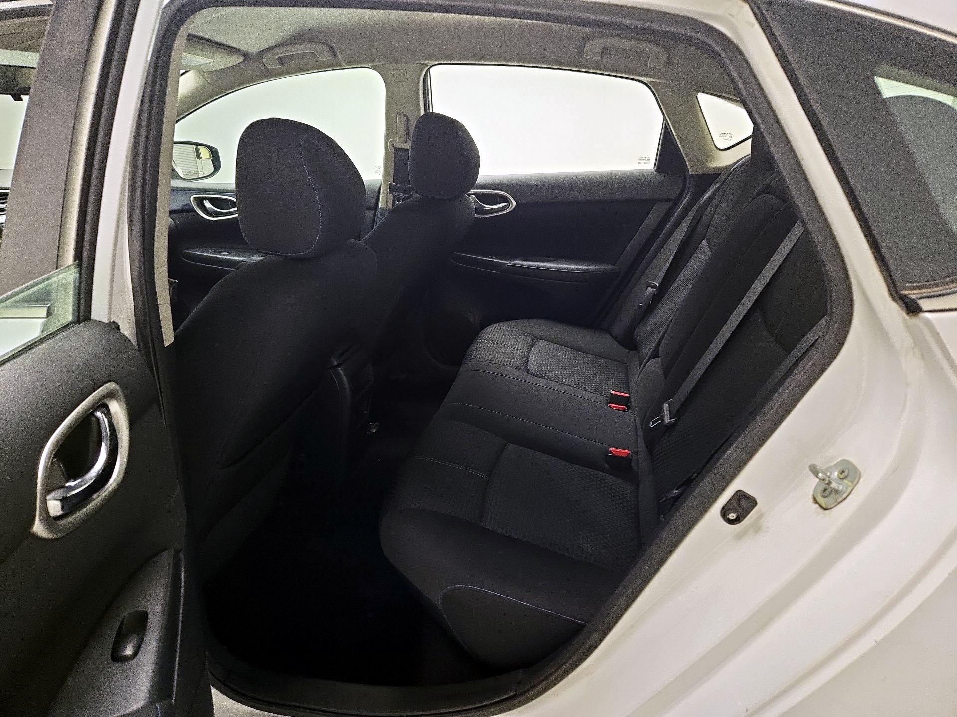 Thumbnail: 2016 Nissan Sentra - 16