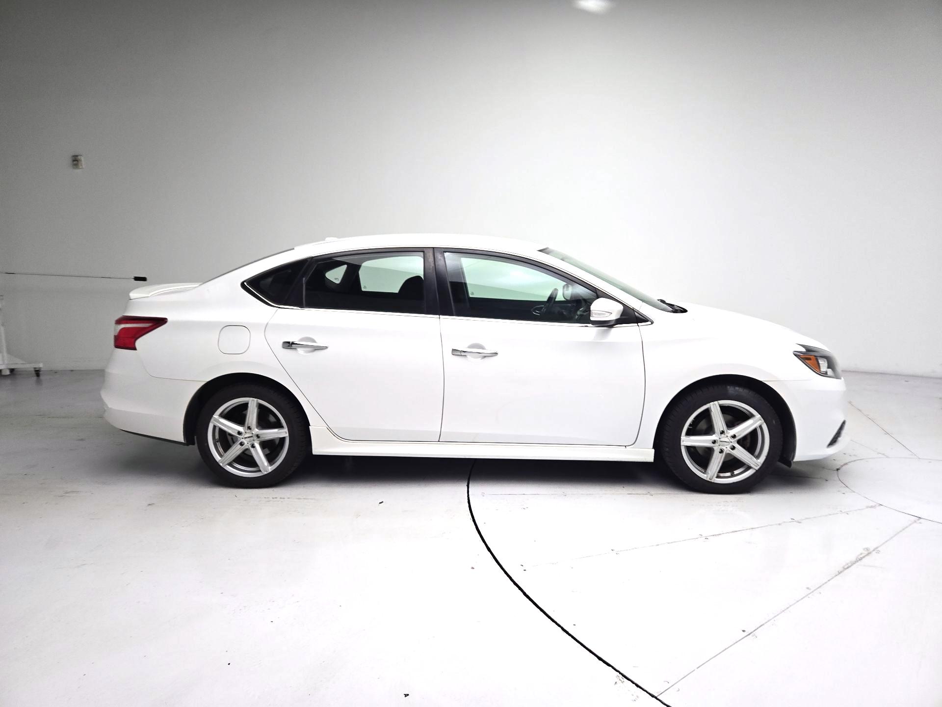 Thumbnail: 2016 Nissan Sentra - 4