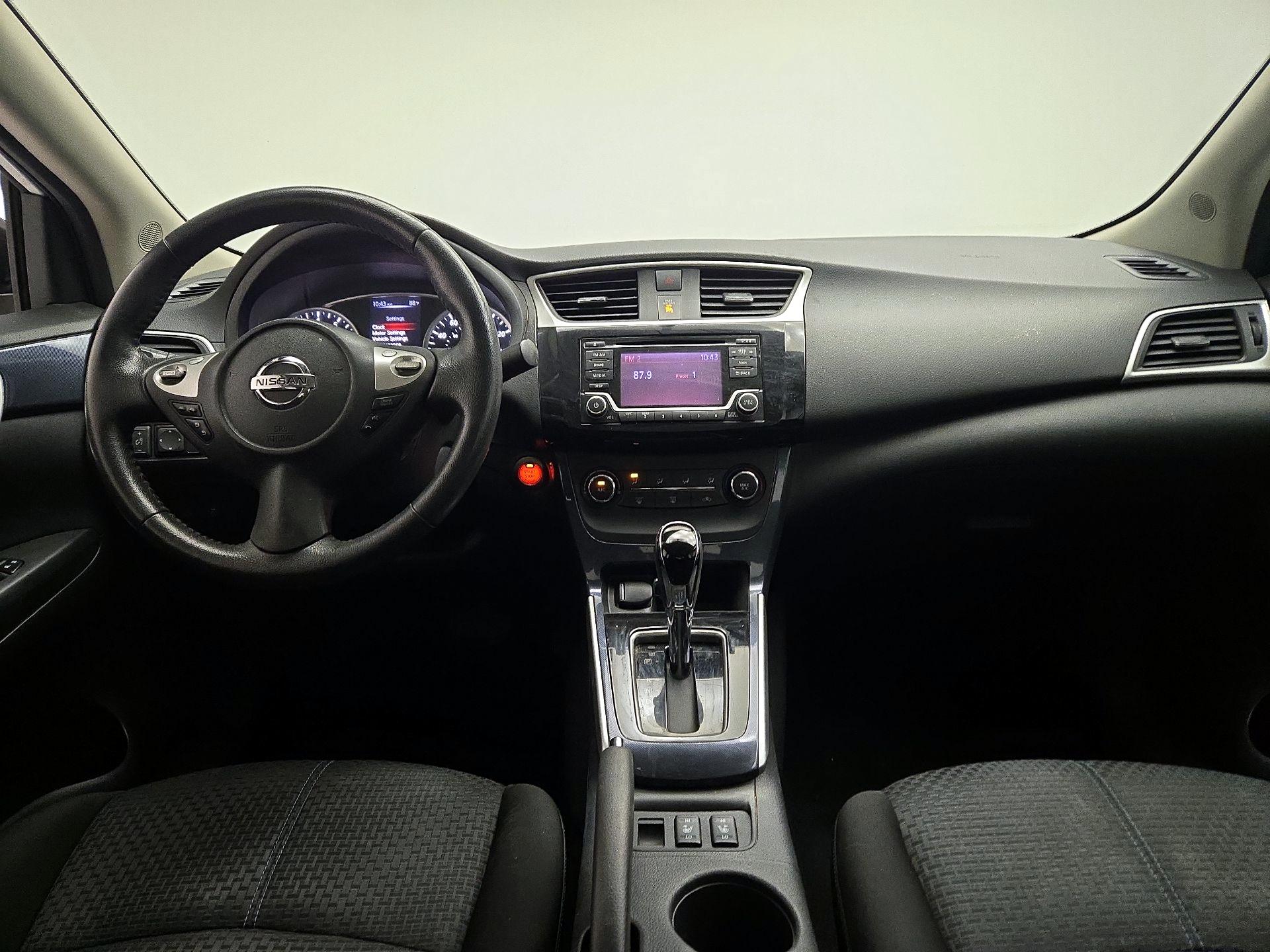Thumbnail: 2016 Nissan Sentra - 8