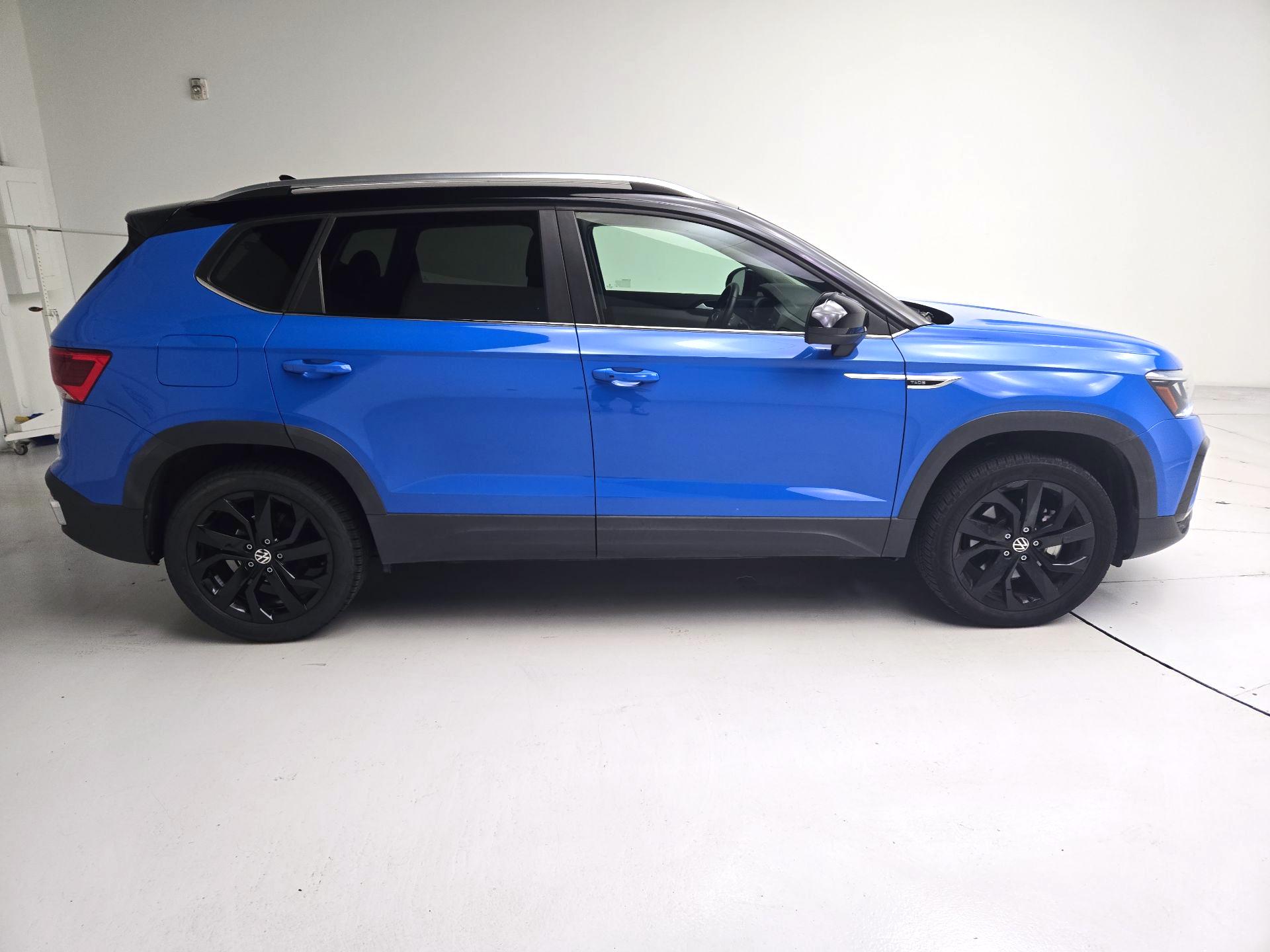 Thumbnail: 2023 Volkswagen Taos - 4