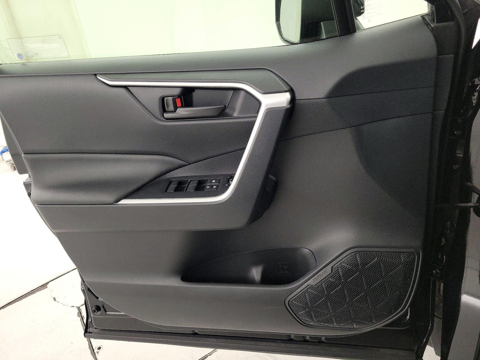 2025 Toyota RAV4 LE - Photo 13