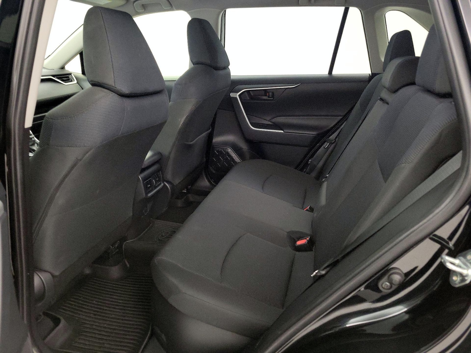 2025 Toyota RAV4 LE - Photo 20