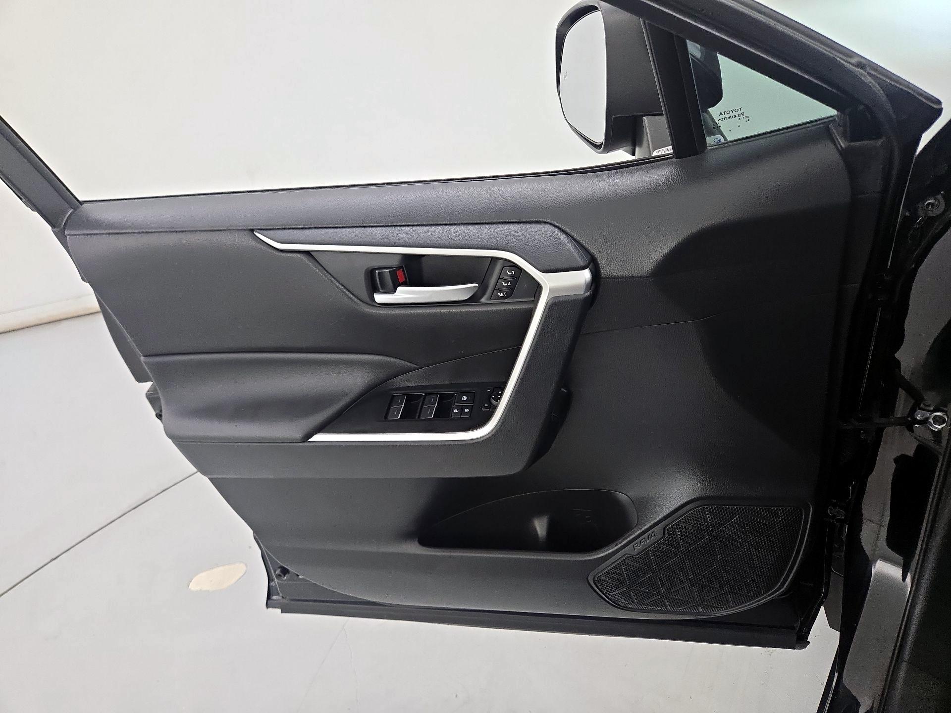Thumbnail: 2025 Toyota RAV4 - 12
