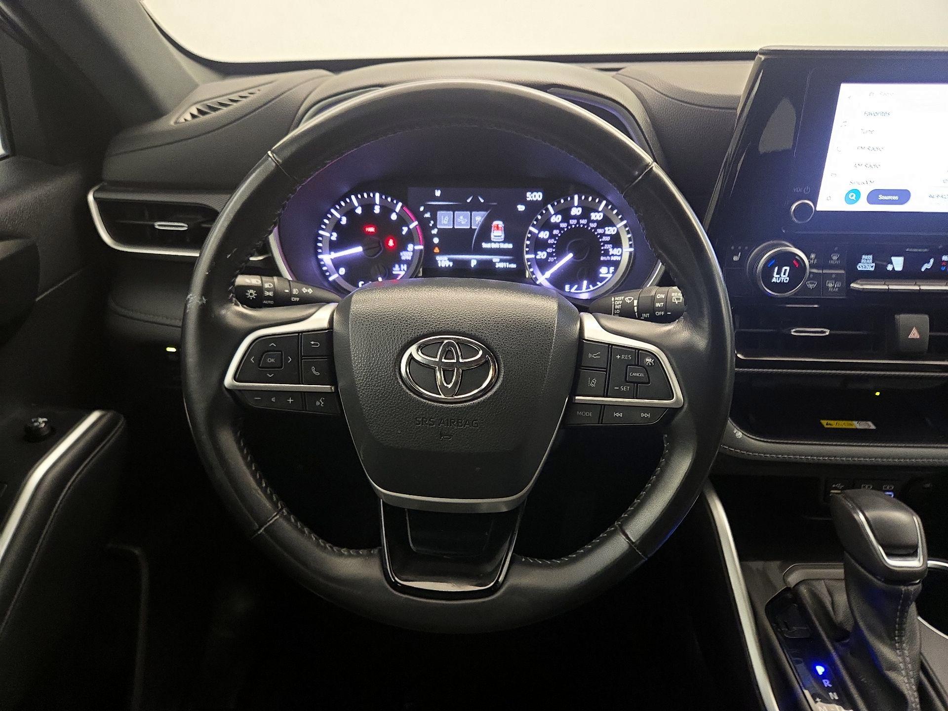 Thumbnail: 2023 Toyota Highlander - 10