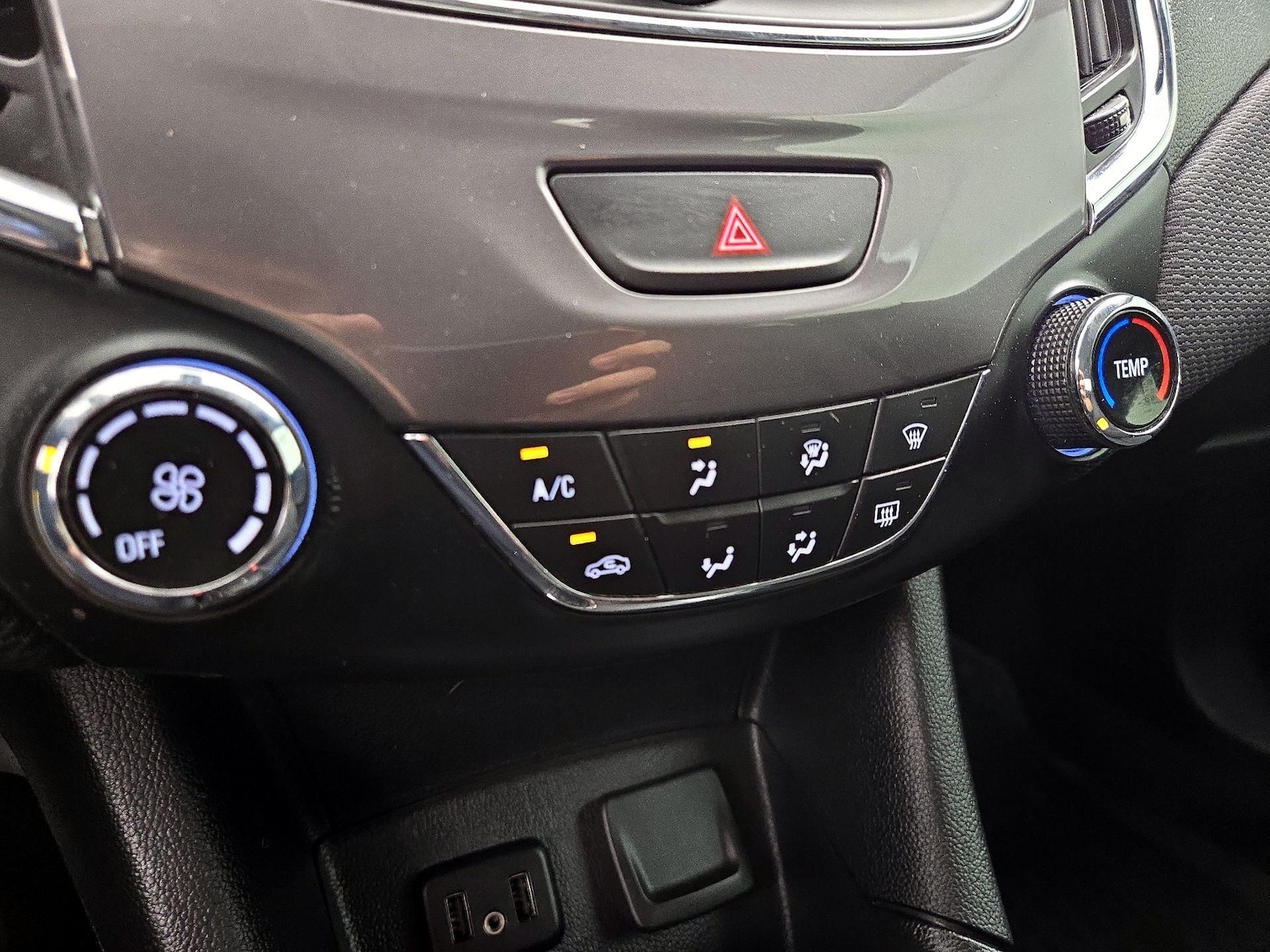 2019 Chevrolet Cruze LS - Photo 17