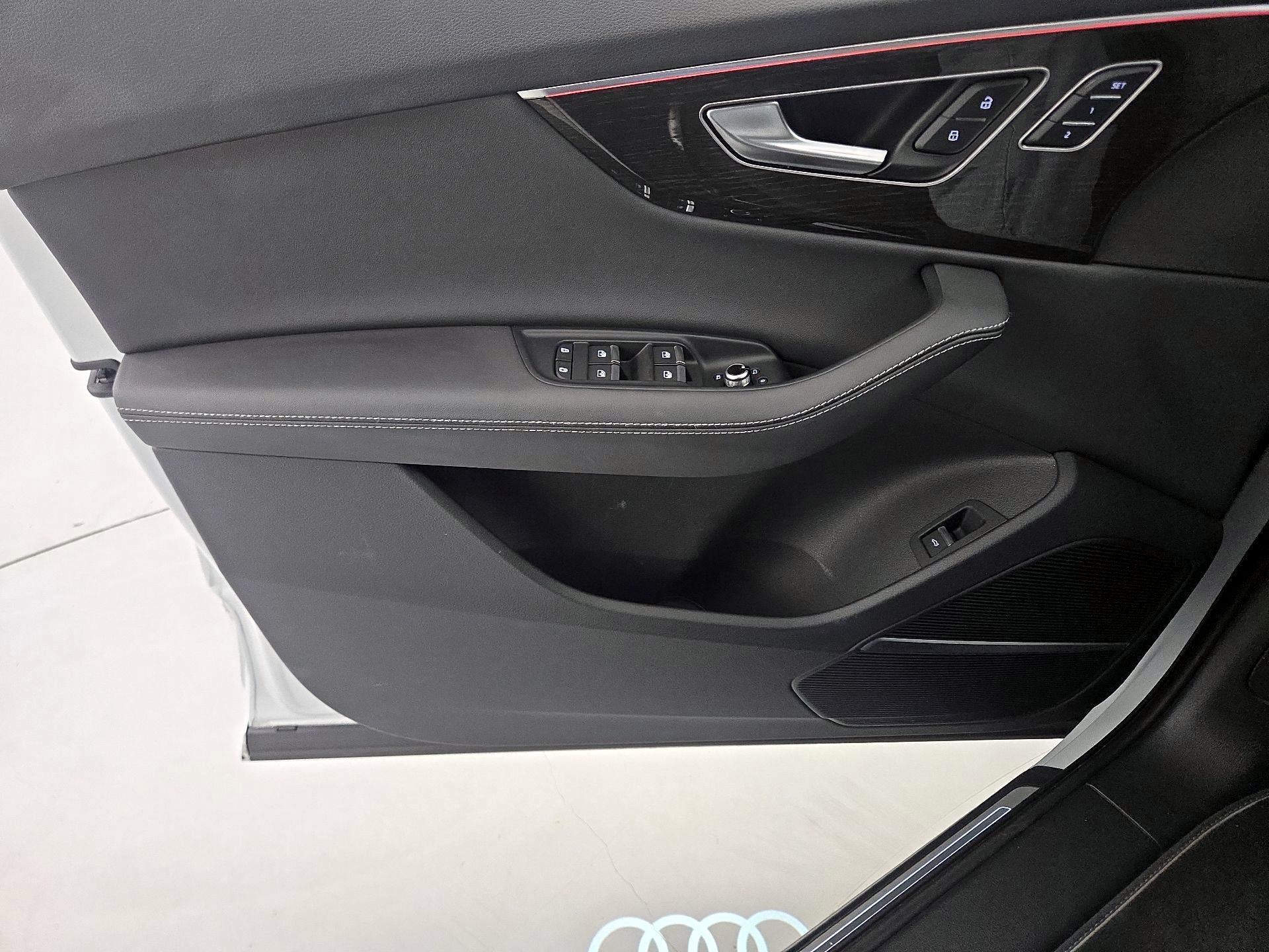 Thumbnail: 2025 Audi Q7 - 12