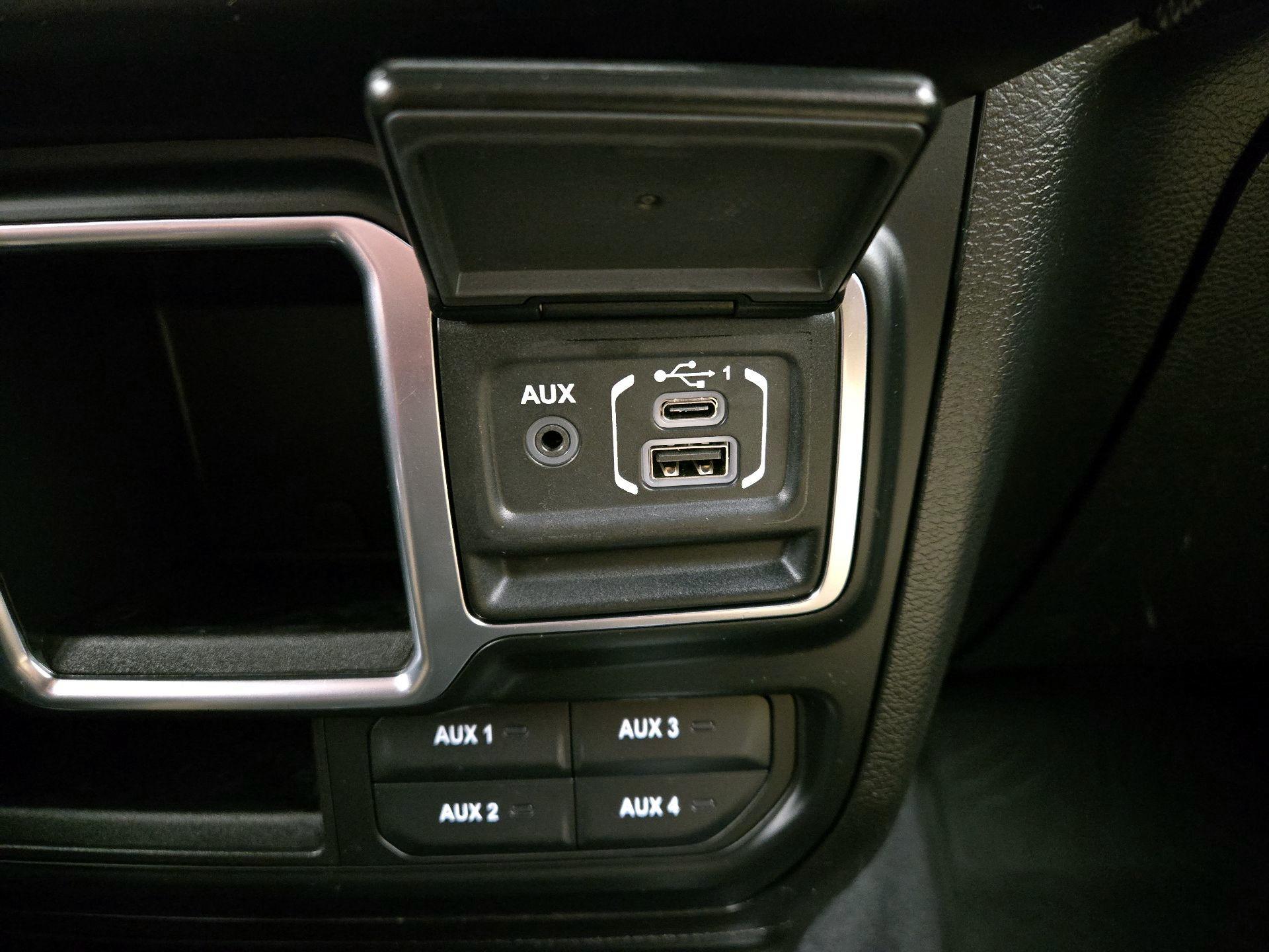 Thumbnail: 2023 Jeep Wrangler - 18