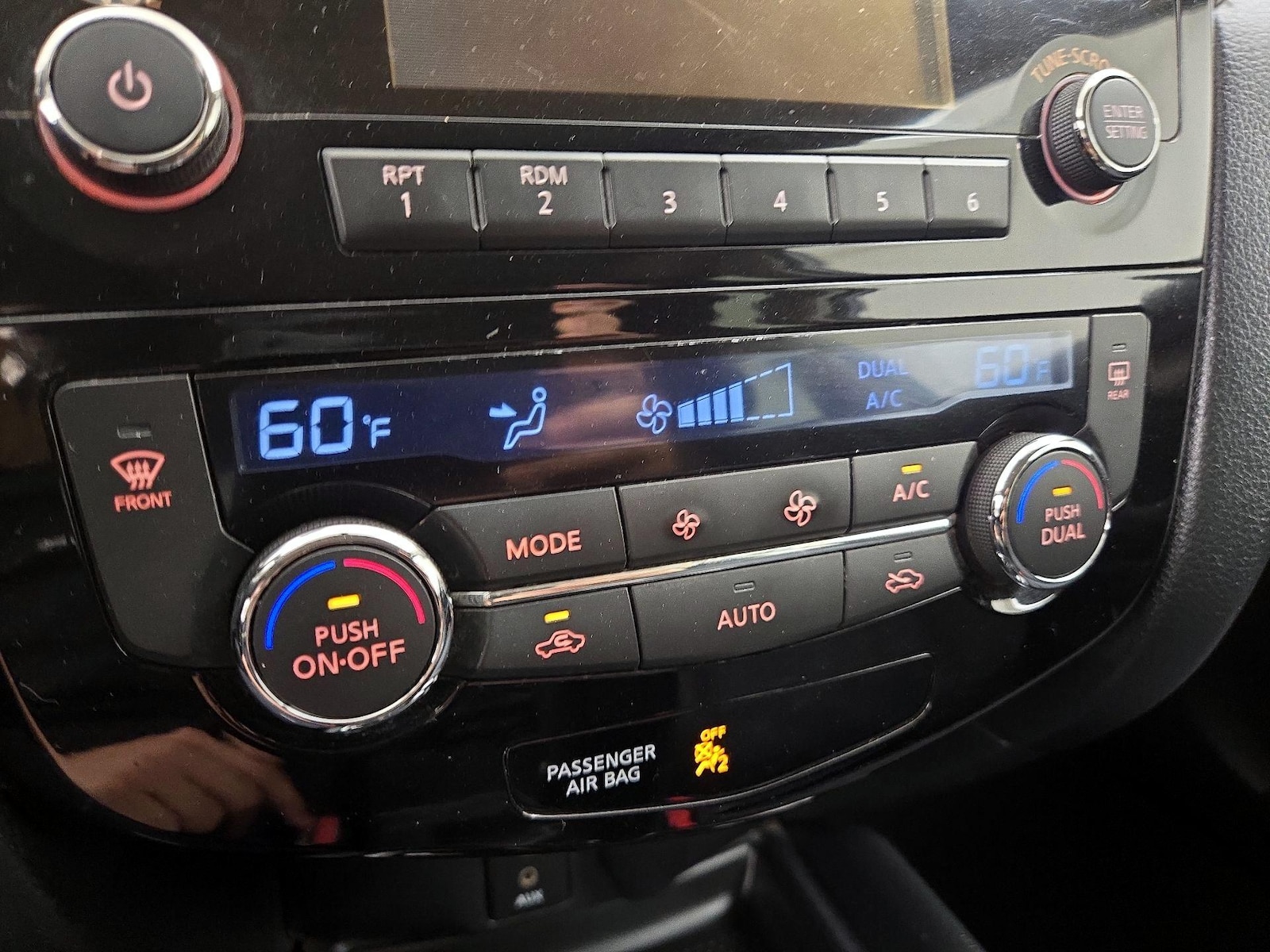 2015 Nissan Rogue SV - Photo 17