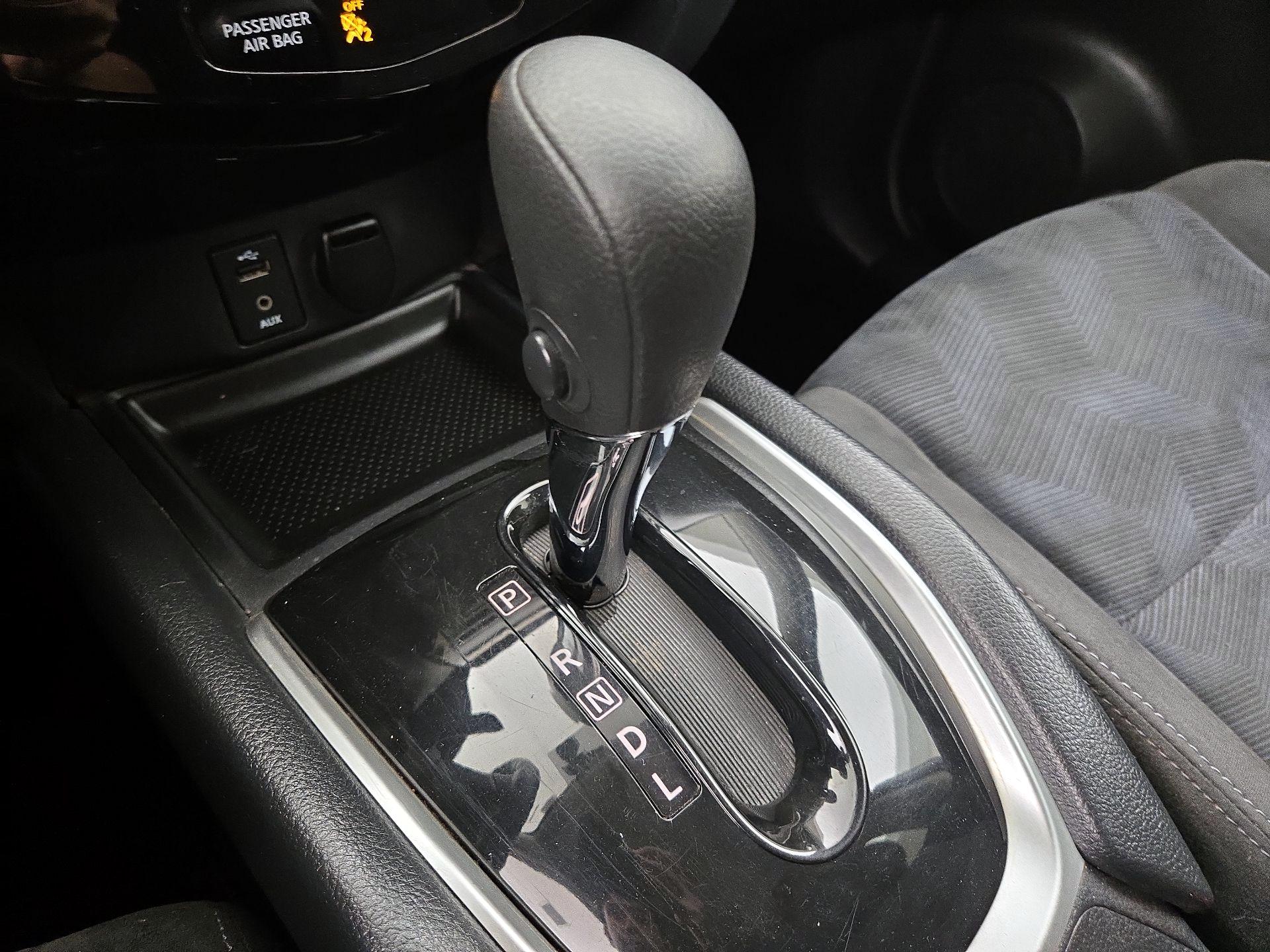 Thumbnail: 2015 Nissan Rogue - 17