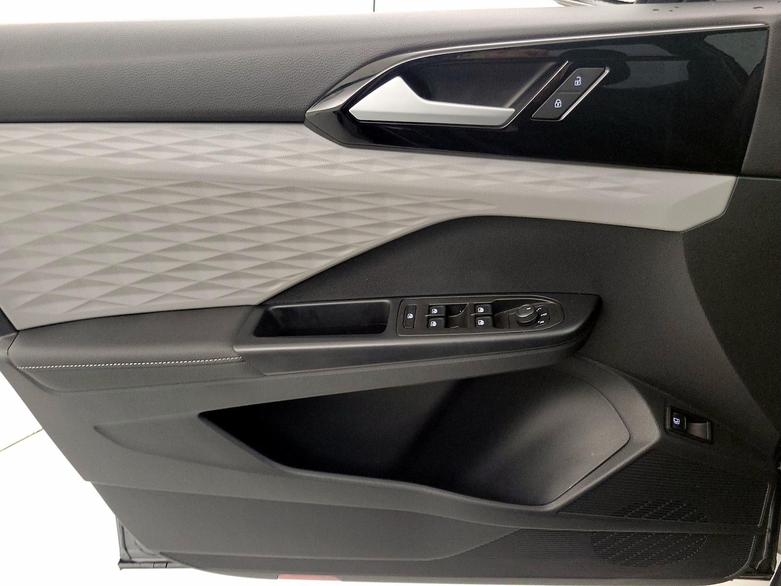 2024 Volkswagen Taos S - Photo 13
