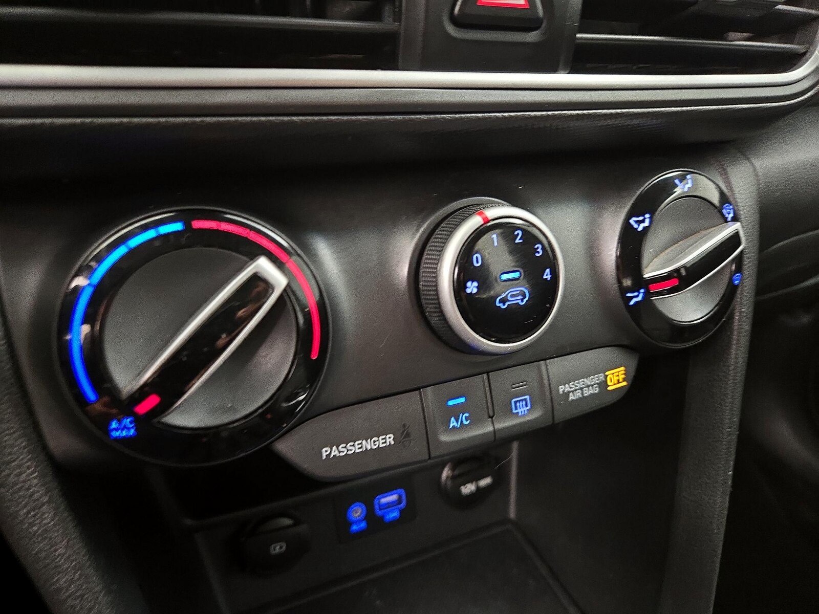 2020 Hyundai Kona SE - Photo 17