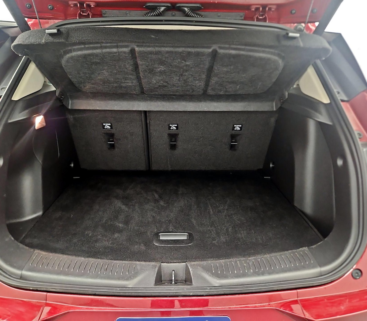 Trunk/Cargo (Seats Up)