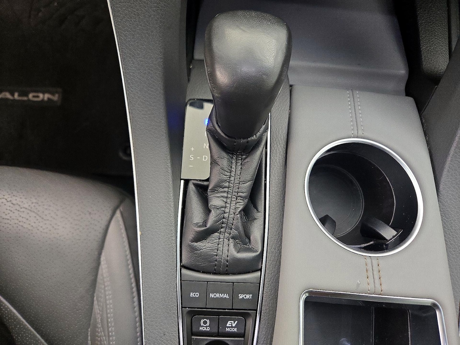 2020 Toyota Avalon Limited - Photo 19