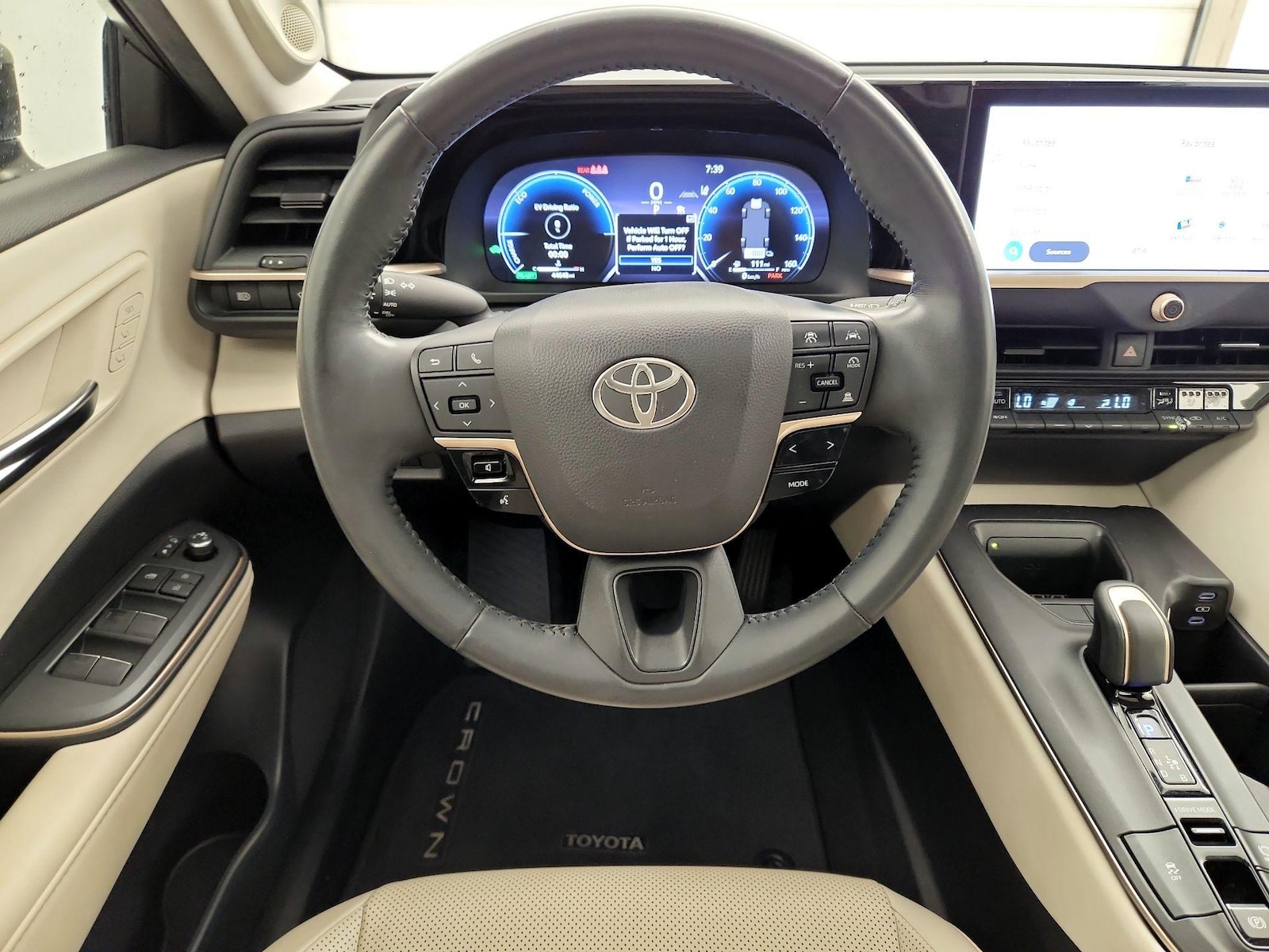 2023 Toyota Crown Limited - Photo 11